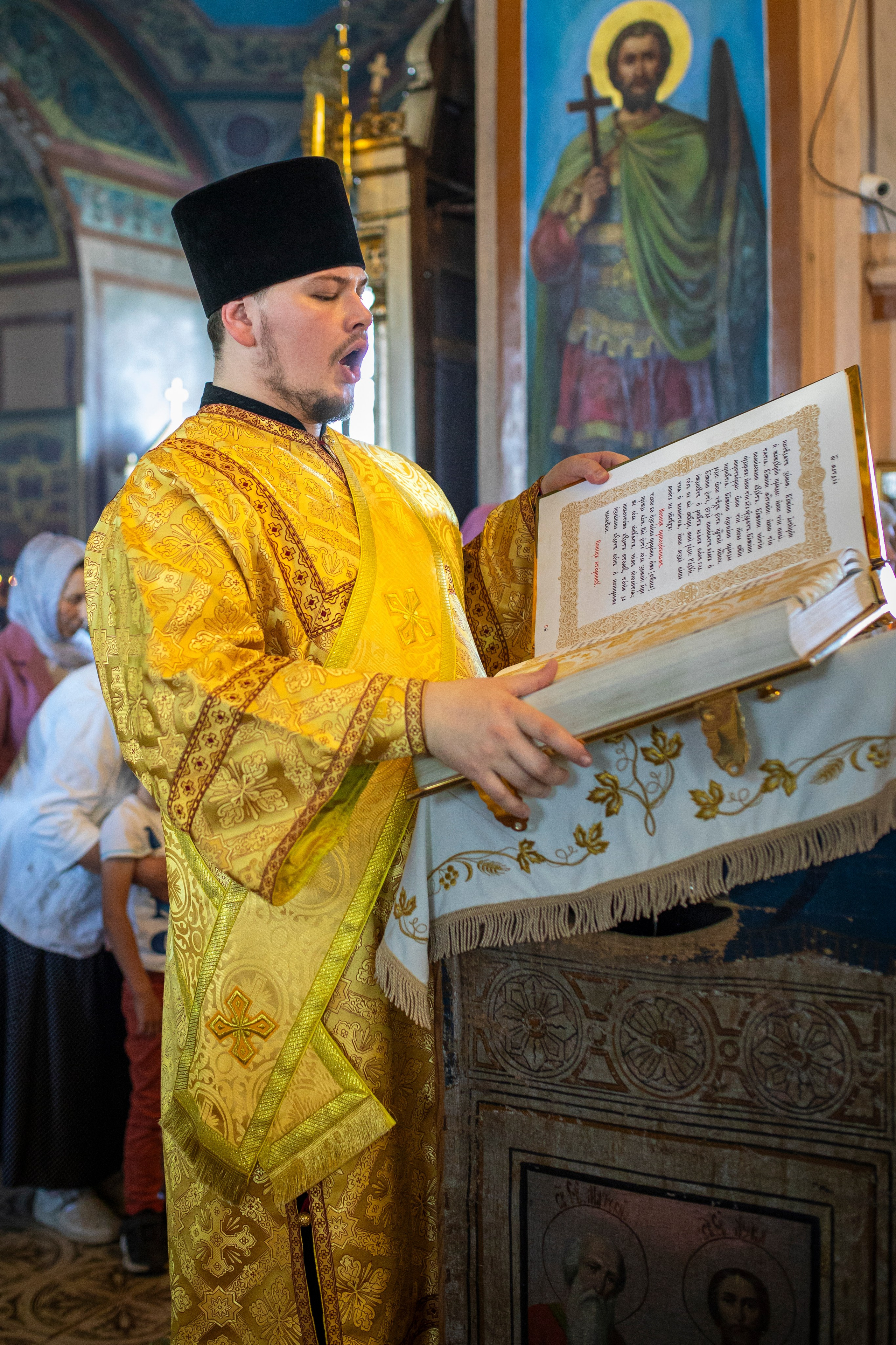 Служба епископа Александровского и Юрьев-Польского Иннокентия. Арт- фотограф Москва