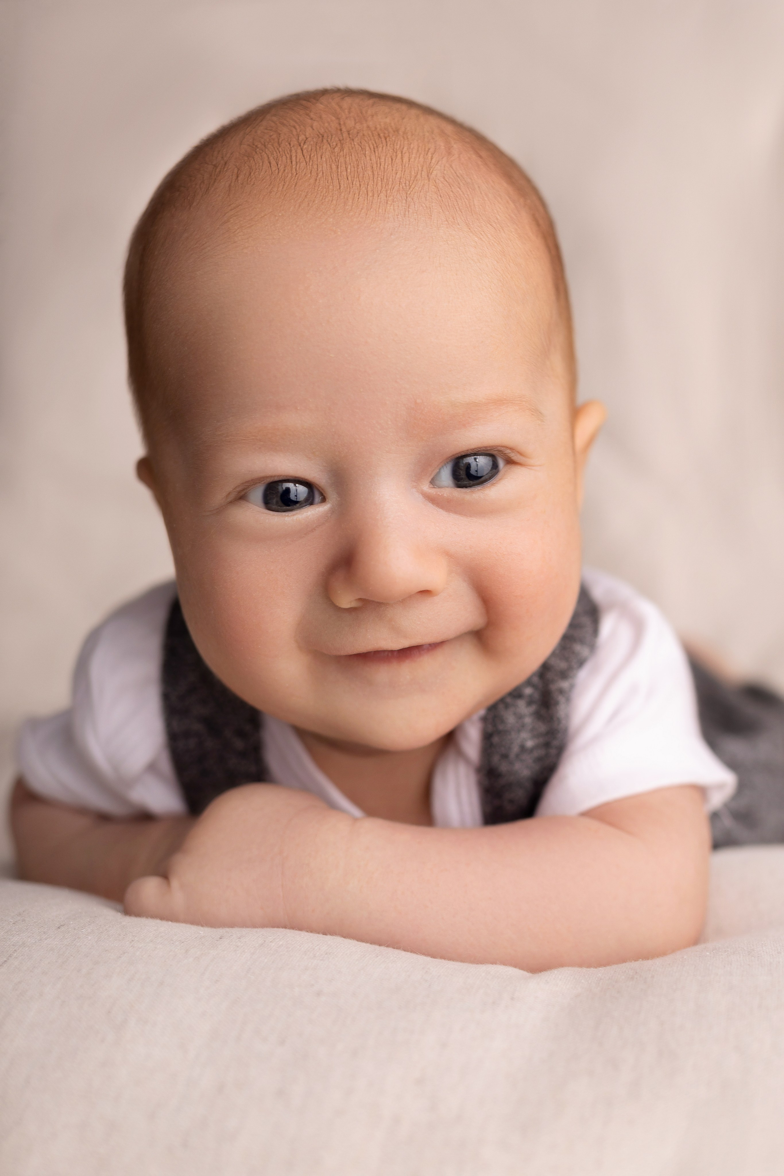 Newborn съемка в стиле Лайф. Фотограф новорожденных малышей в Омске и Омской области Эльвира Камаева