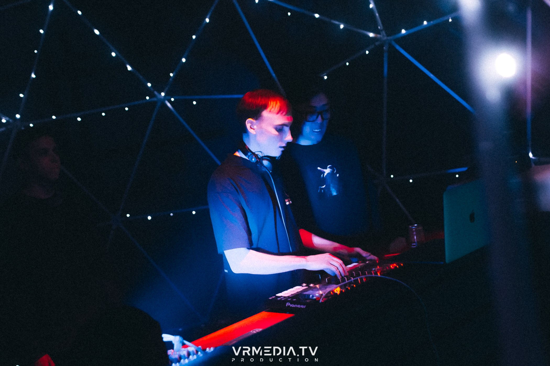 WEEKEND HALL в культурном пространстве «Редакция»