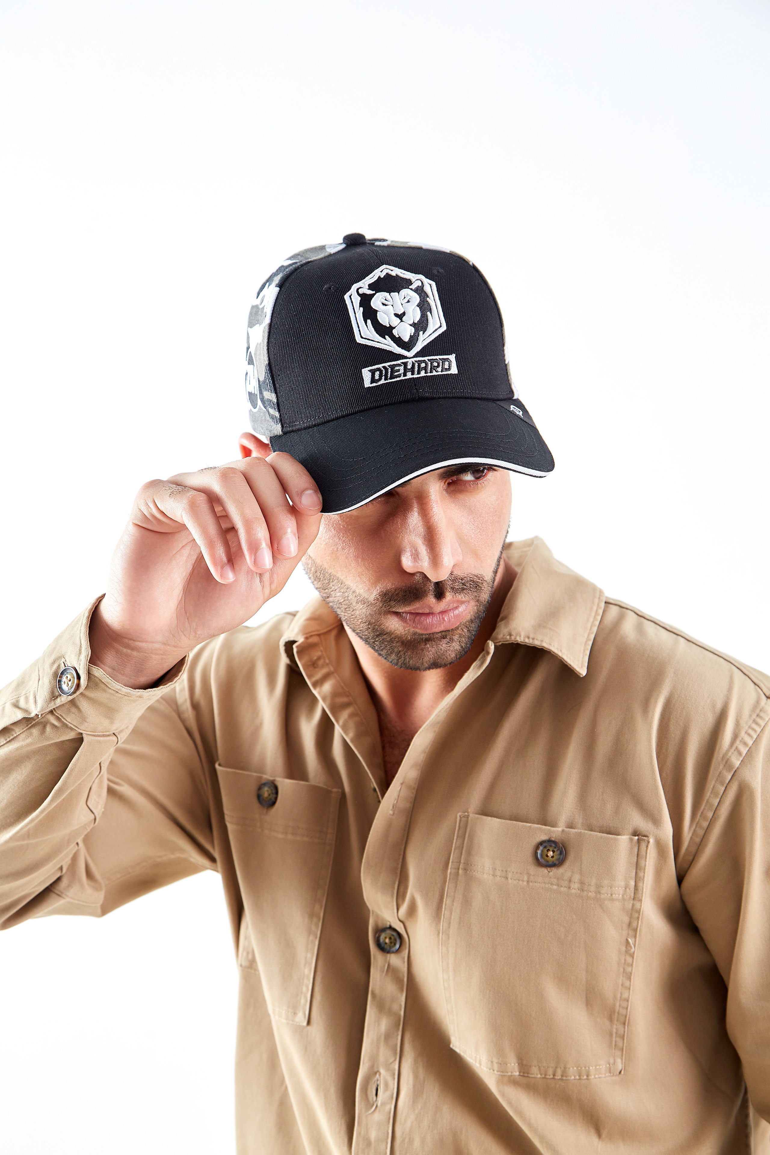 Фото кепок для маркетплейсов. Фотограф Руслан Потапов в Краснодаре