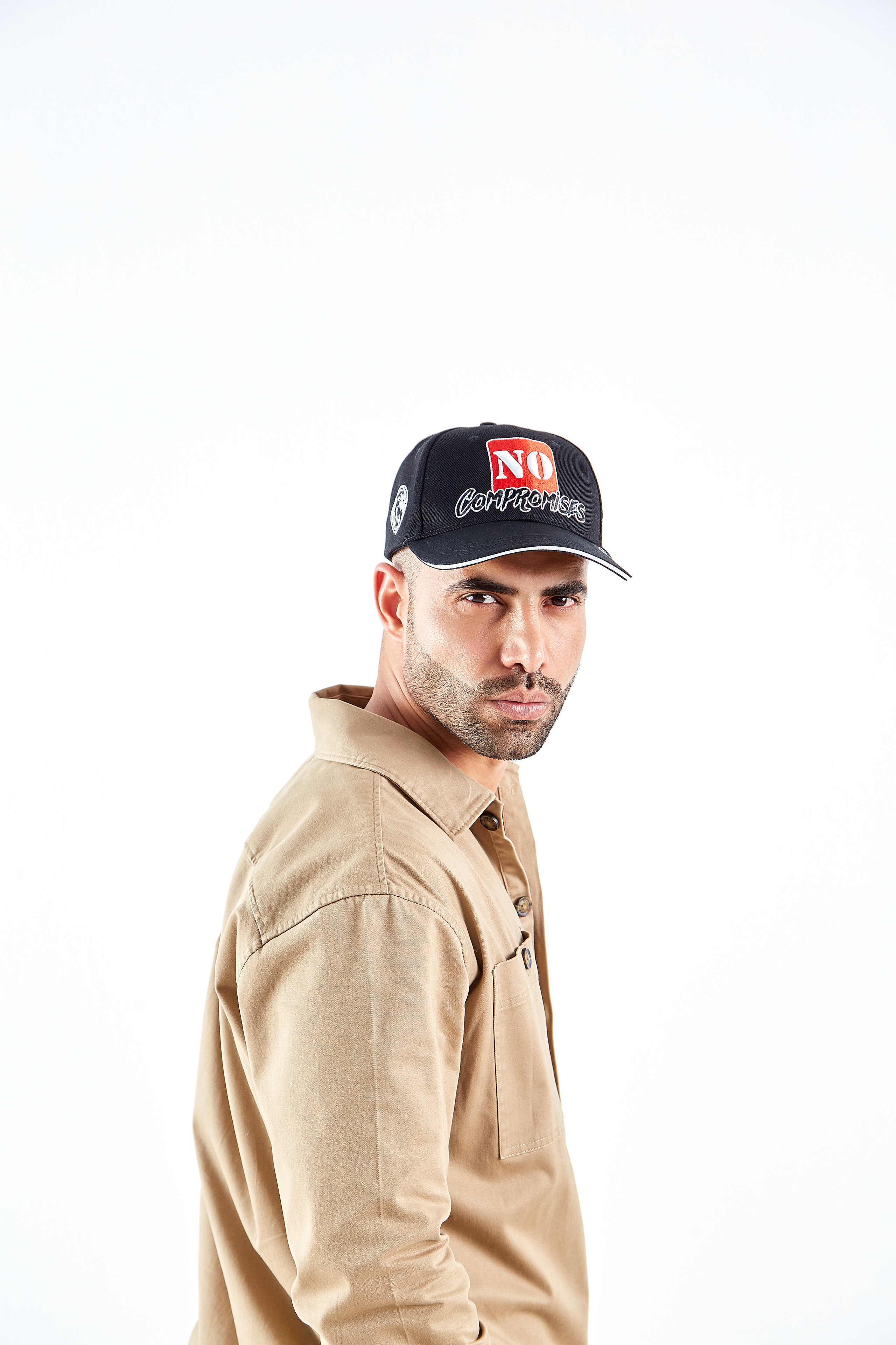 Фото кепок для маркетплейсов. Фотограф Руслан Потапов в Краснодаре