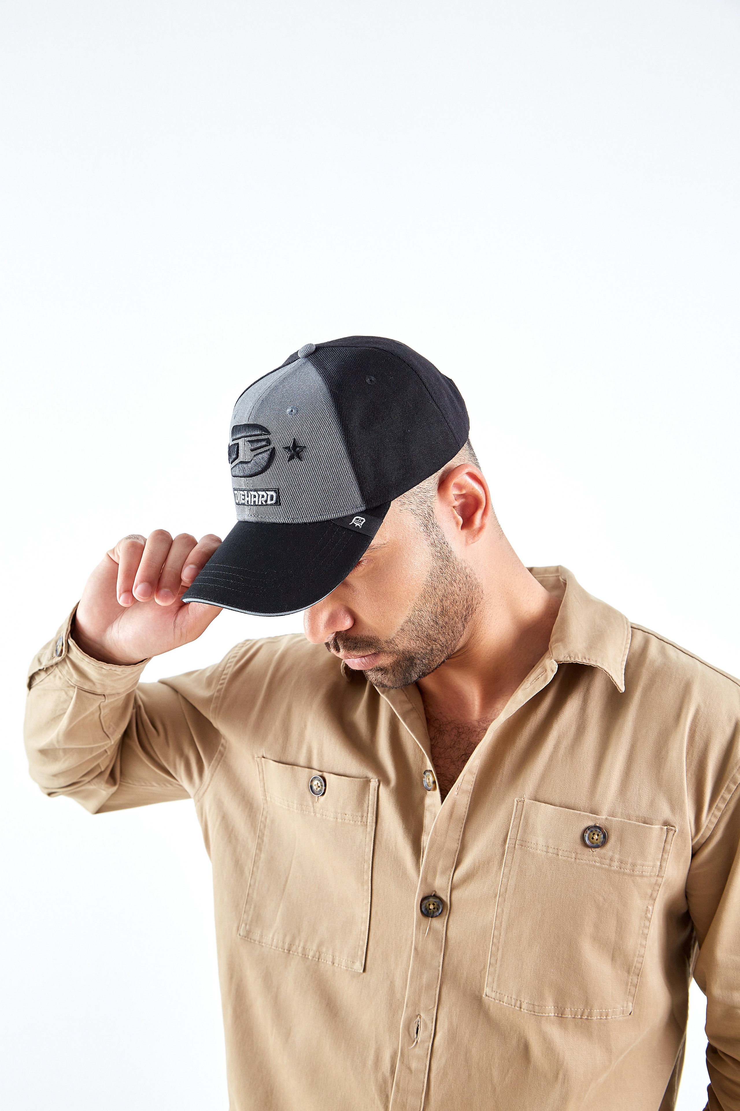 Фото кепок для маркетплейсов. Фотограф Руслан Потапов в Краснодаре