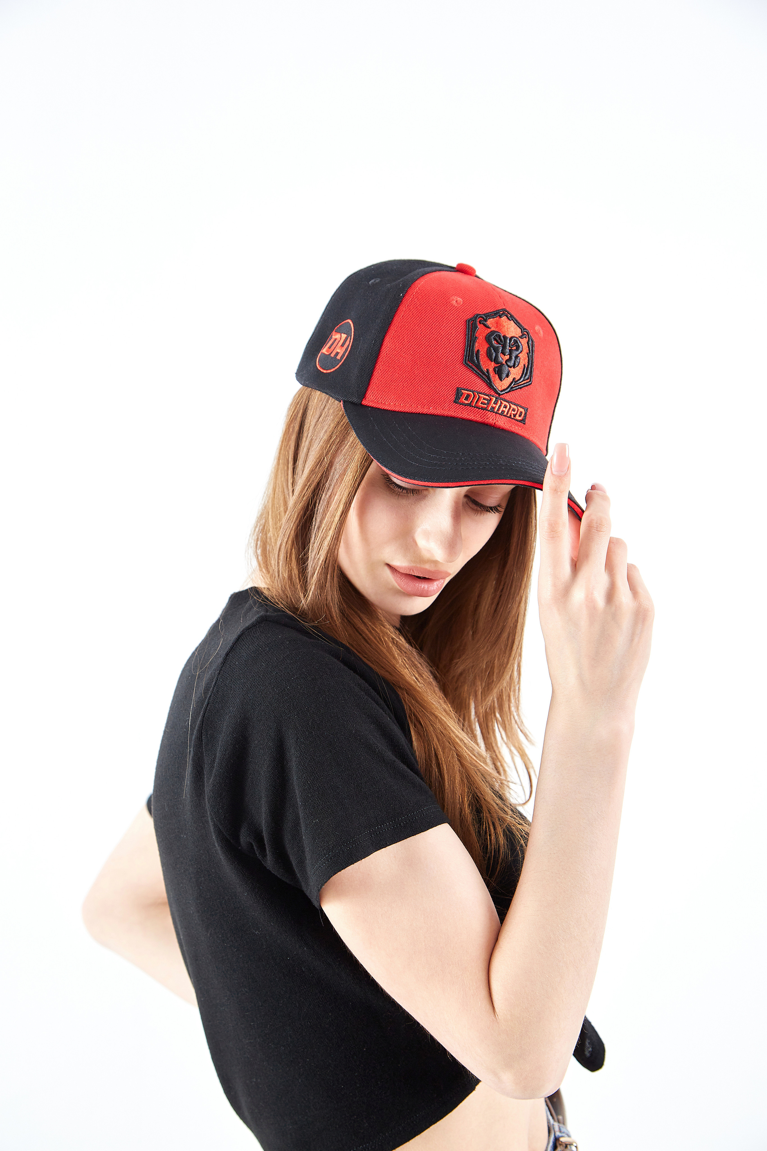 Фото кепок для маркетплейсов. Фотограф Руслан Потапов в Краснодаре