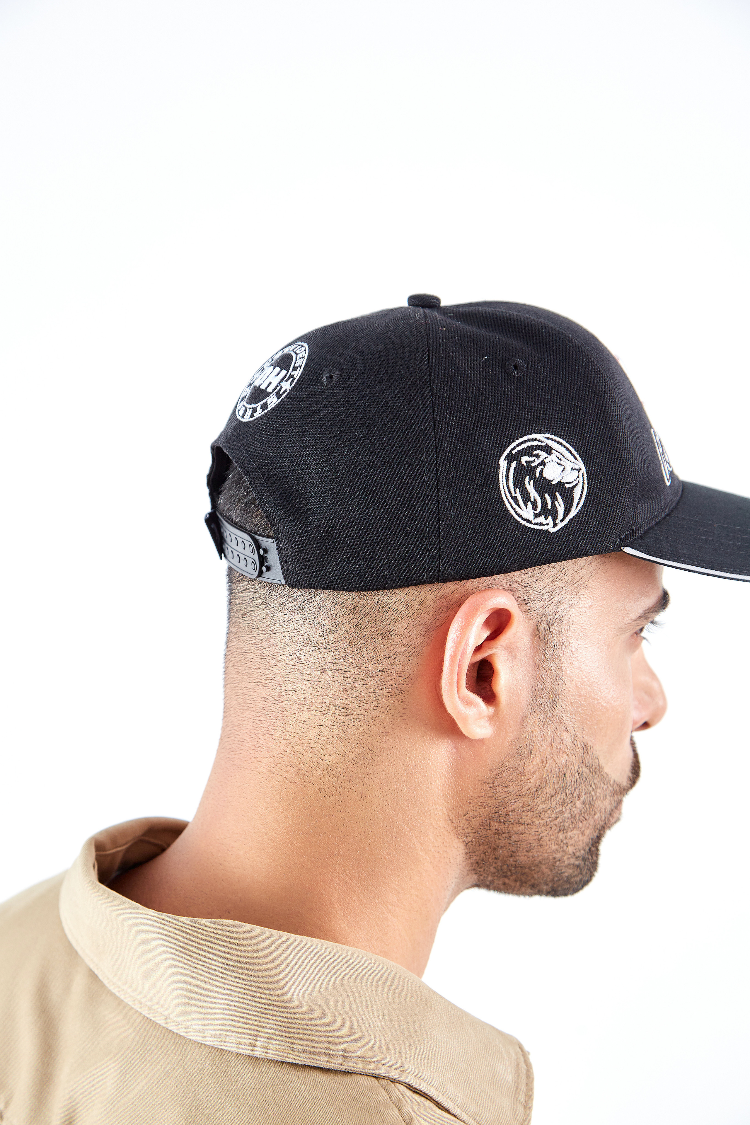 Фото кепок для маркетплейсов. Фотограф Руслан Потапов в Краснодаре