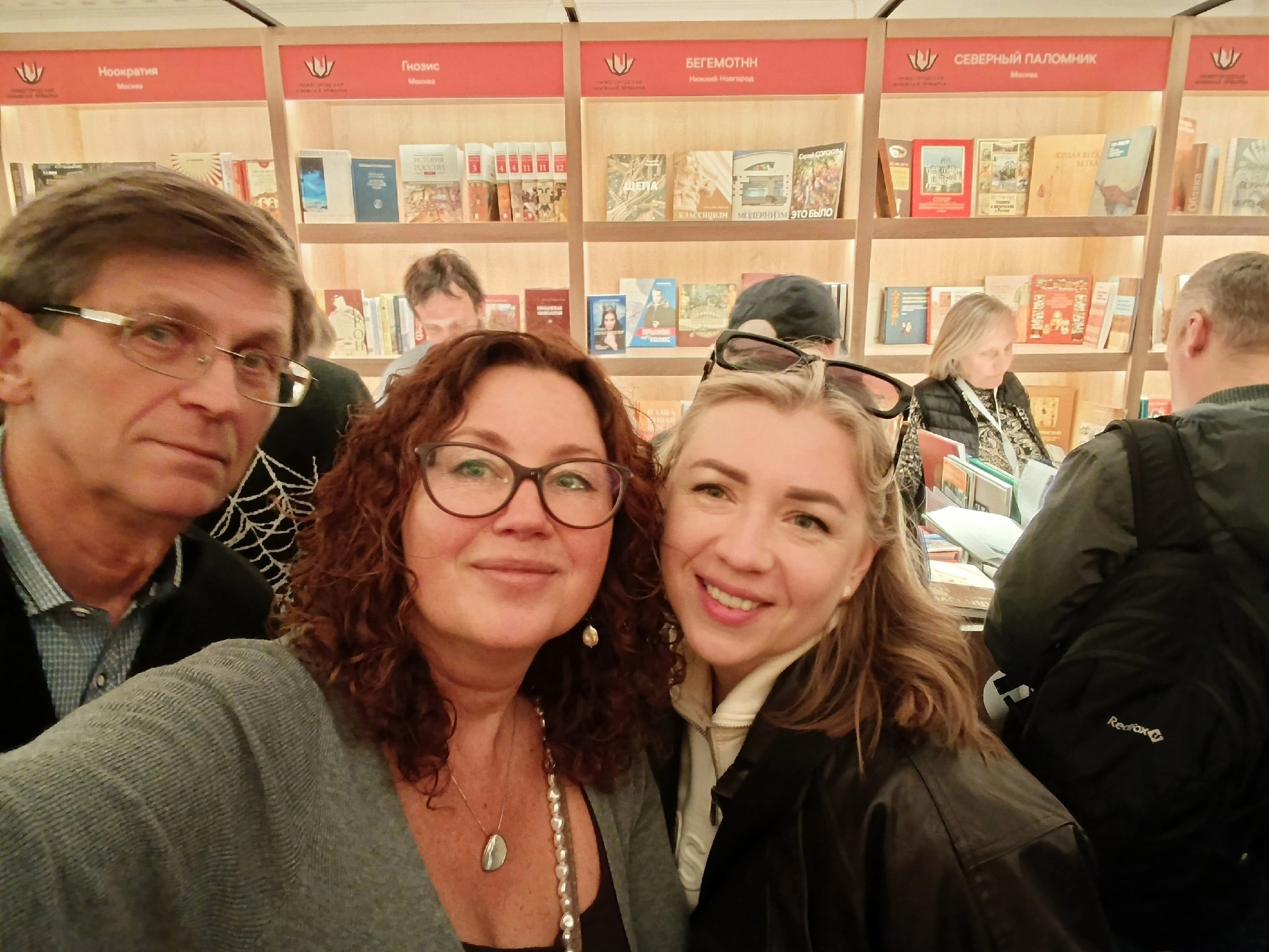 Нижегородская ярмарка вечером после книжного фестиваля
