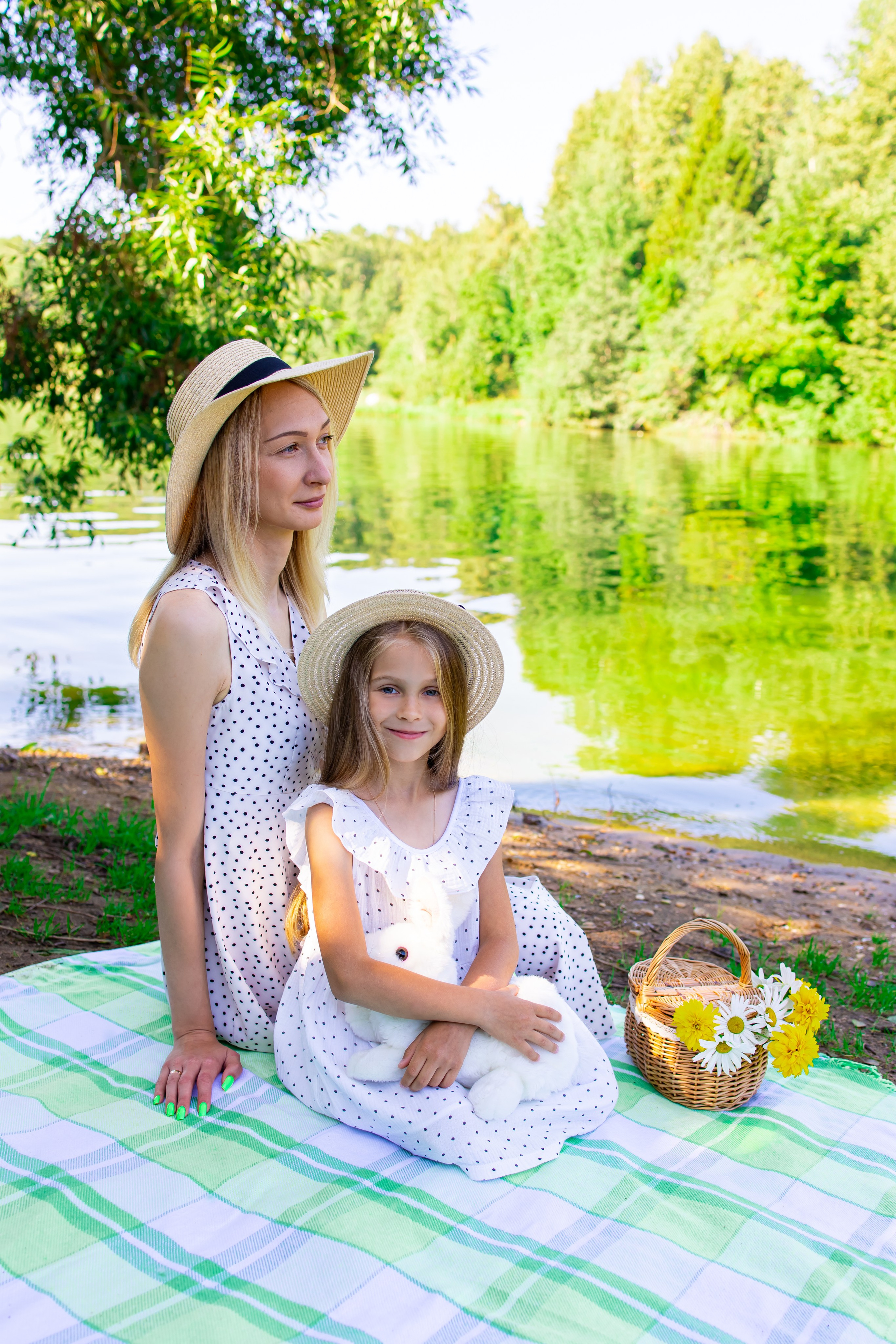Настя и Катя пикник. Оксана Ромашкина- семейный и ньюборн фотограф из Москвы