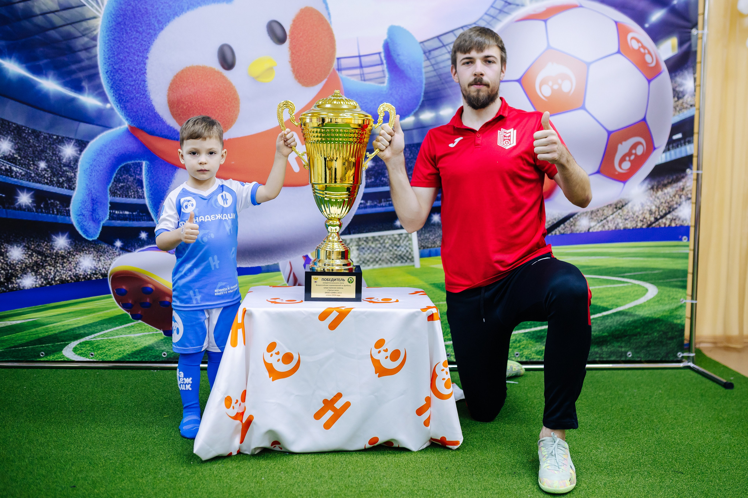 Фотосессия с кубком в детских садах г. Магнитогорска. Денис Прохоров Фотограф в г. Магнитогорск