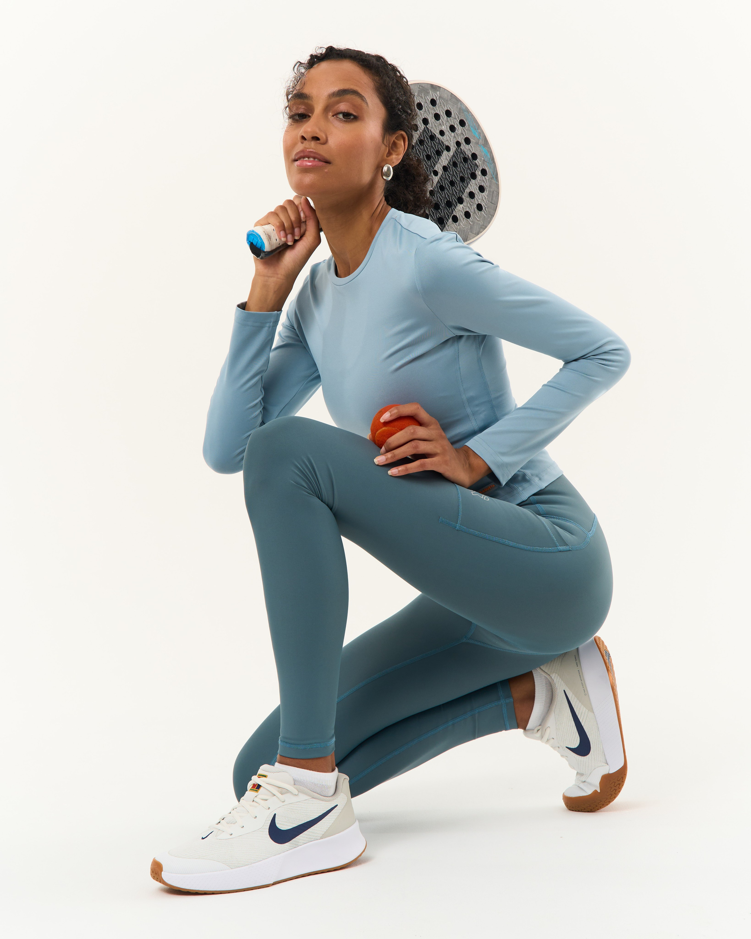 RAQUETA. 595 Production