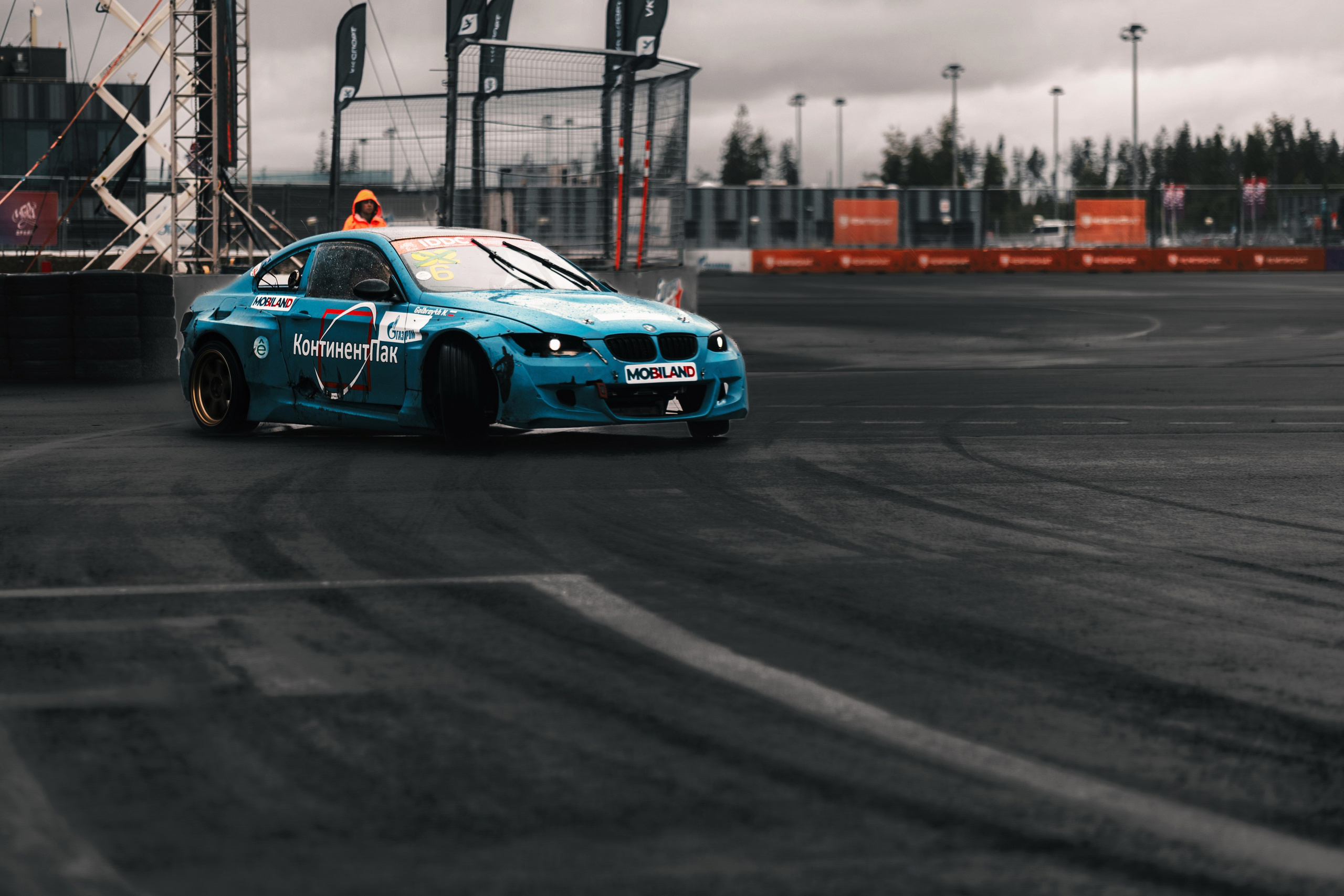 IDDC Этап 2: Бетонный Колизей и блогеры в деле