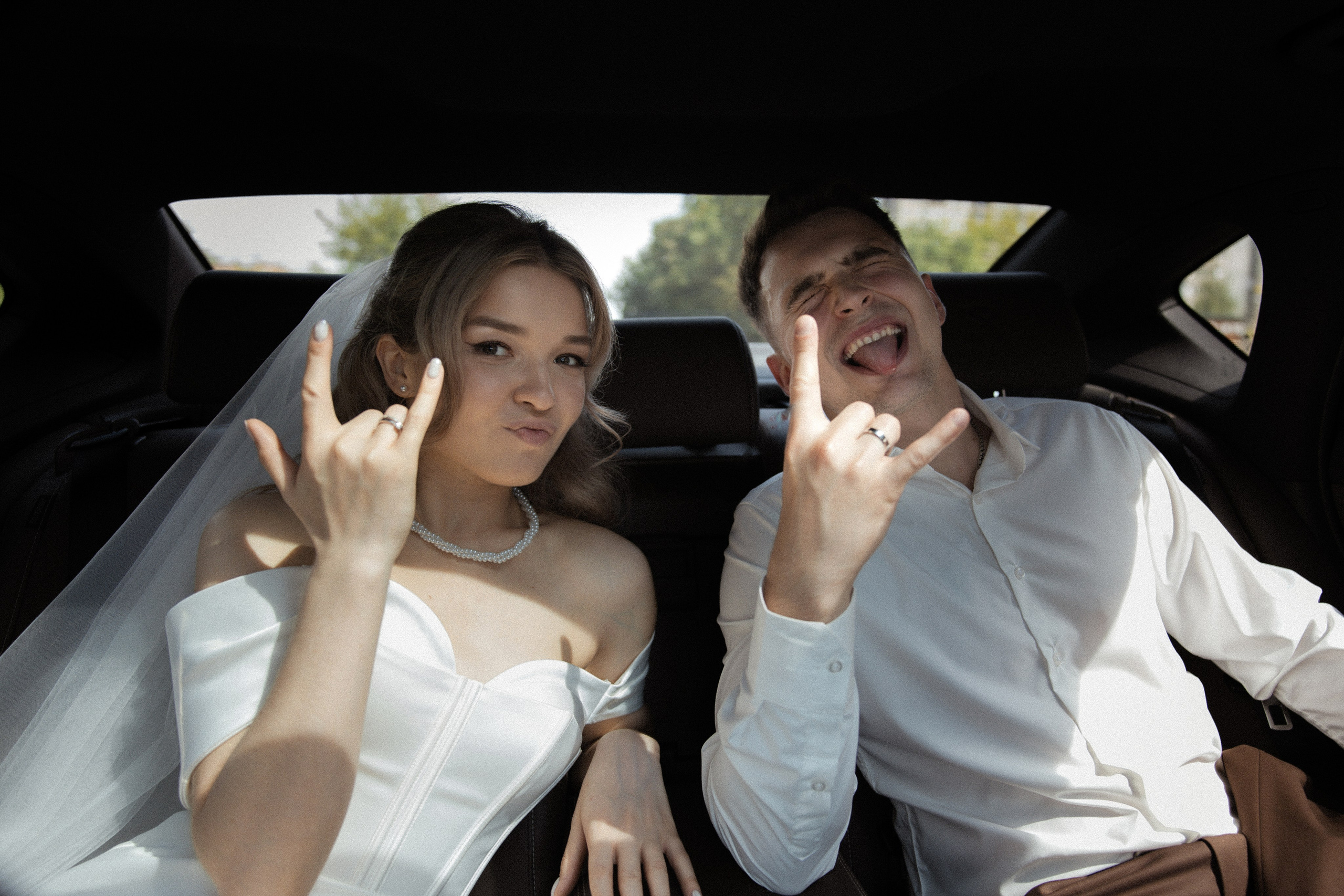 Свадебная фотосессия в стильном лифте элитного дома Москвы