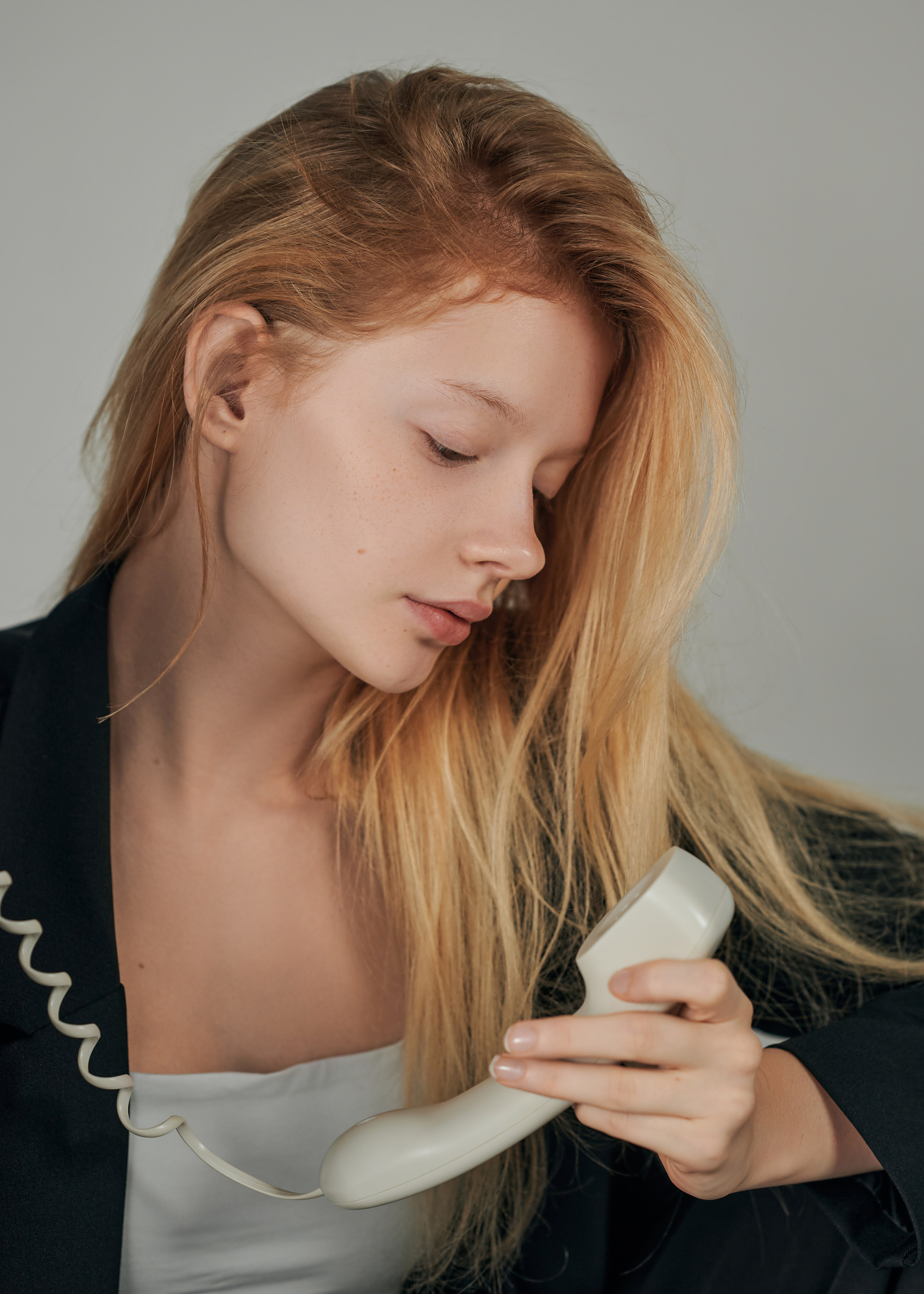 Александра. Креатив и телефоны. Фотограф Регина Барская, Калуга