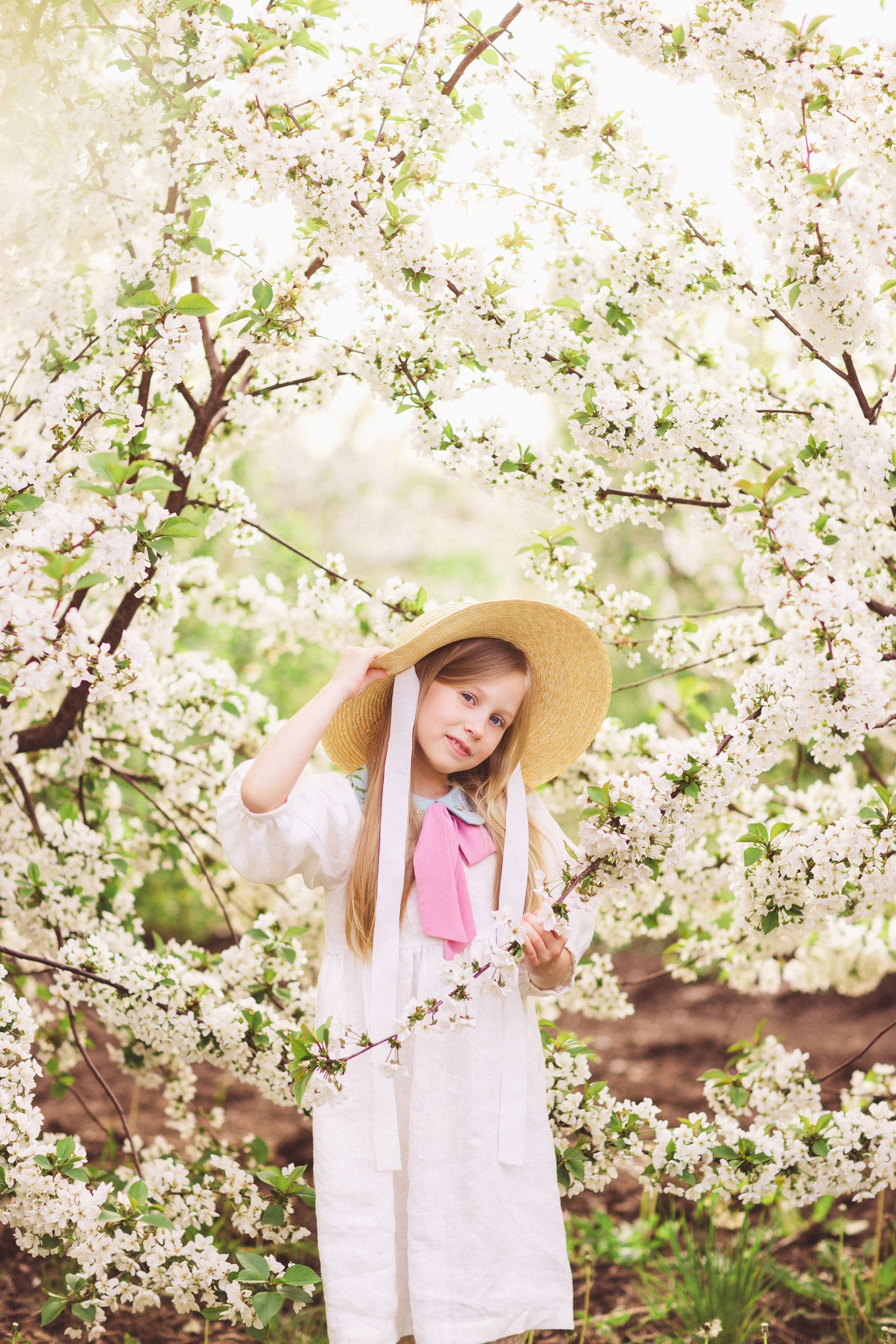 Фотосессия в цветущем саду с козочкой. Семейный и детский фотограф в Краснодаре Анна Трашкова