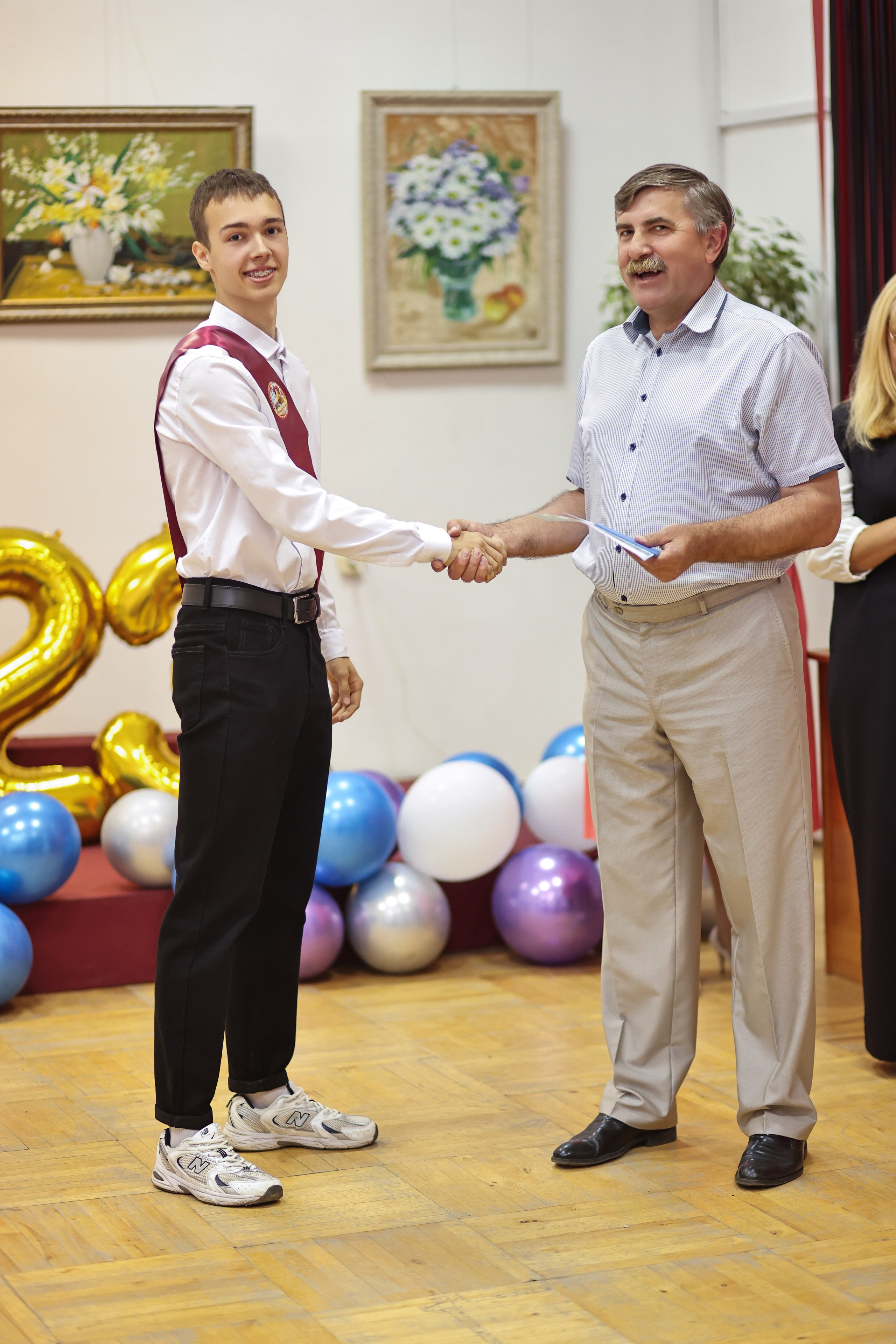 Вручение аттестатов. Школа № 7, выпускники 11 класса 2023 г. Студия выпускных альбомов Остров