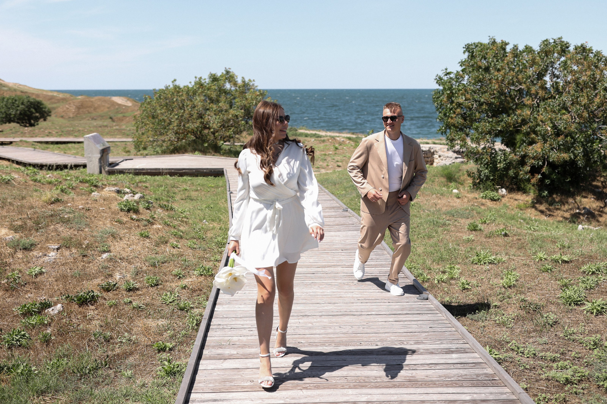 Роспись и прогулка в старом Херсонесе. Фотограф в Севастополе и Крыму Артем Волобуев