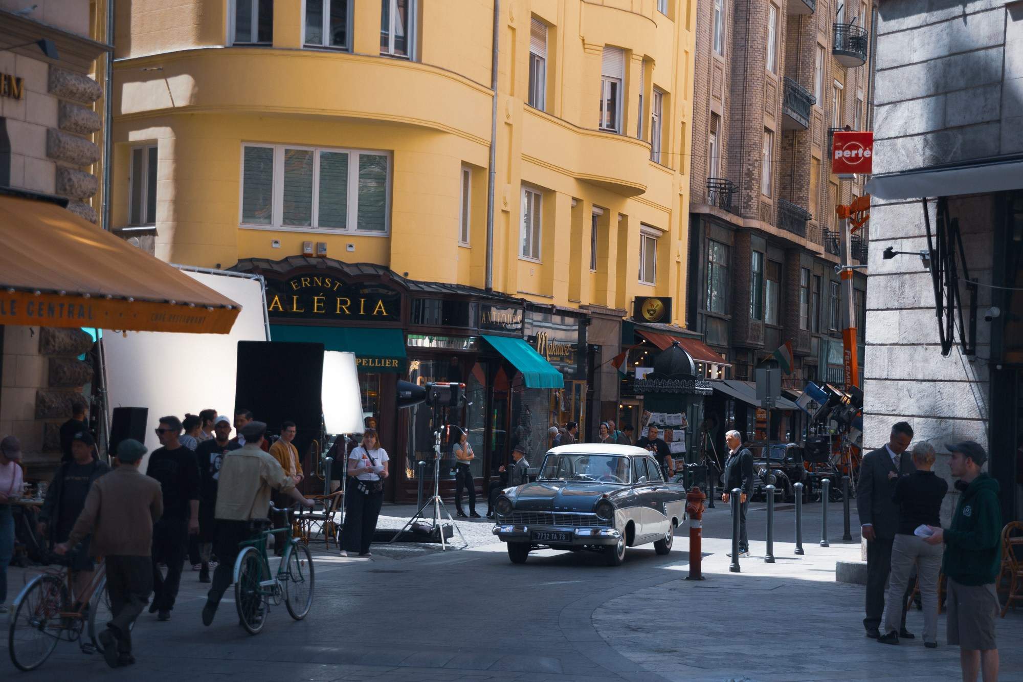 Dinner with Audrey. Behind the Scenes. Photographer in Budapest  — Yura Knyazev