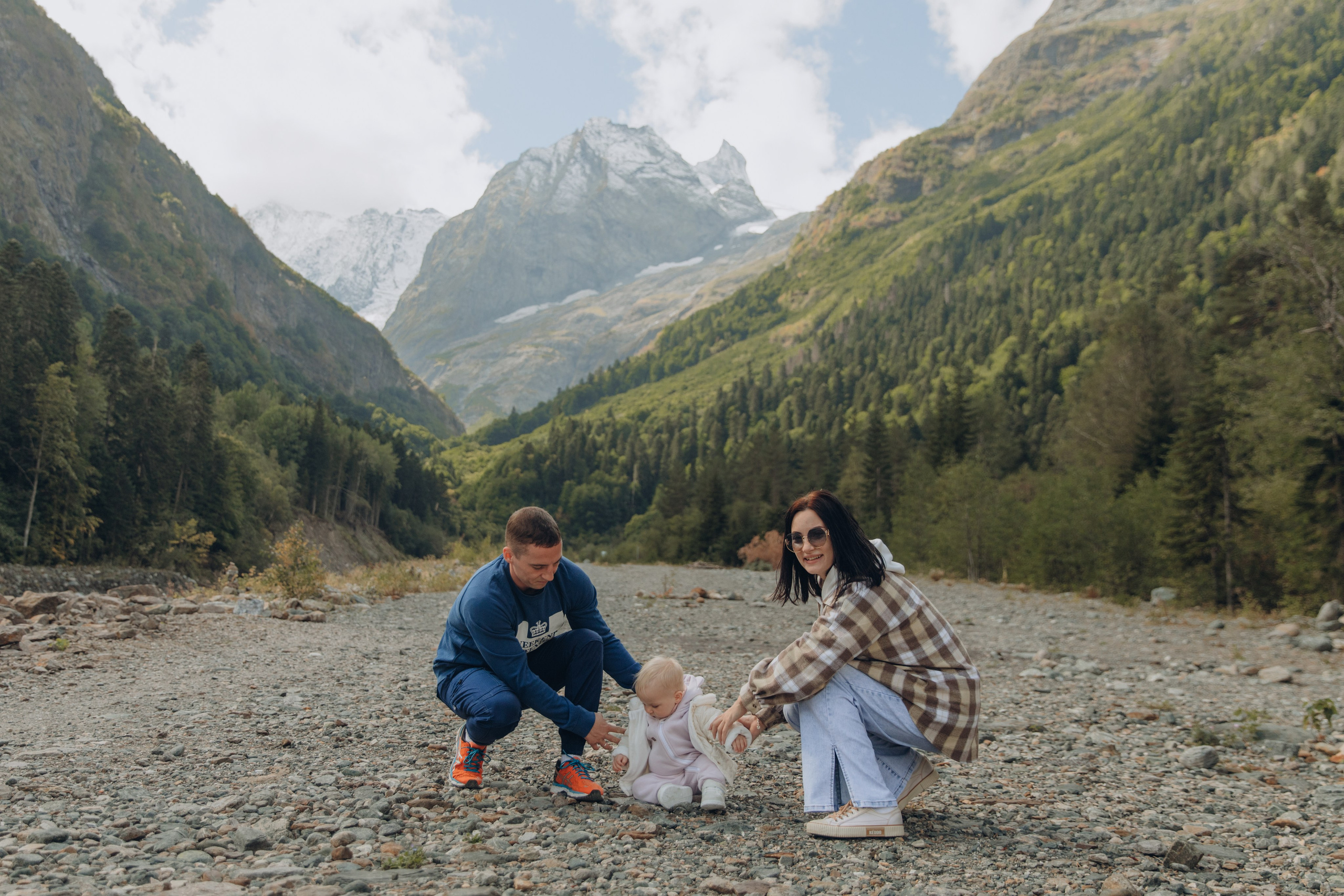 Юля с семьей, Домбай. Портфолио