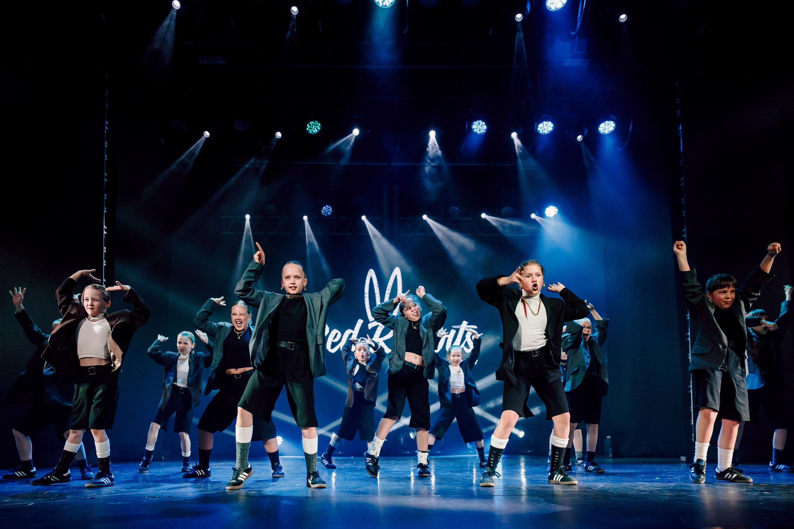 Отчётный концерт танцевальной школы «Red Rabbits» 2025. Лёшка Варзегов — фотограф