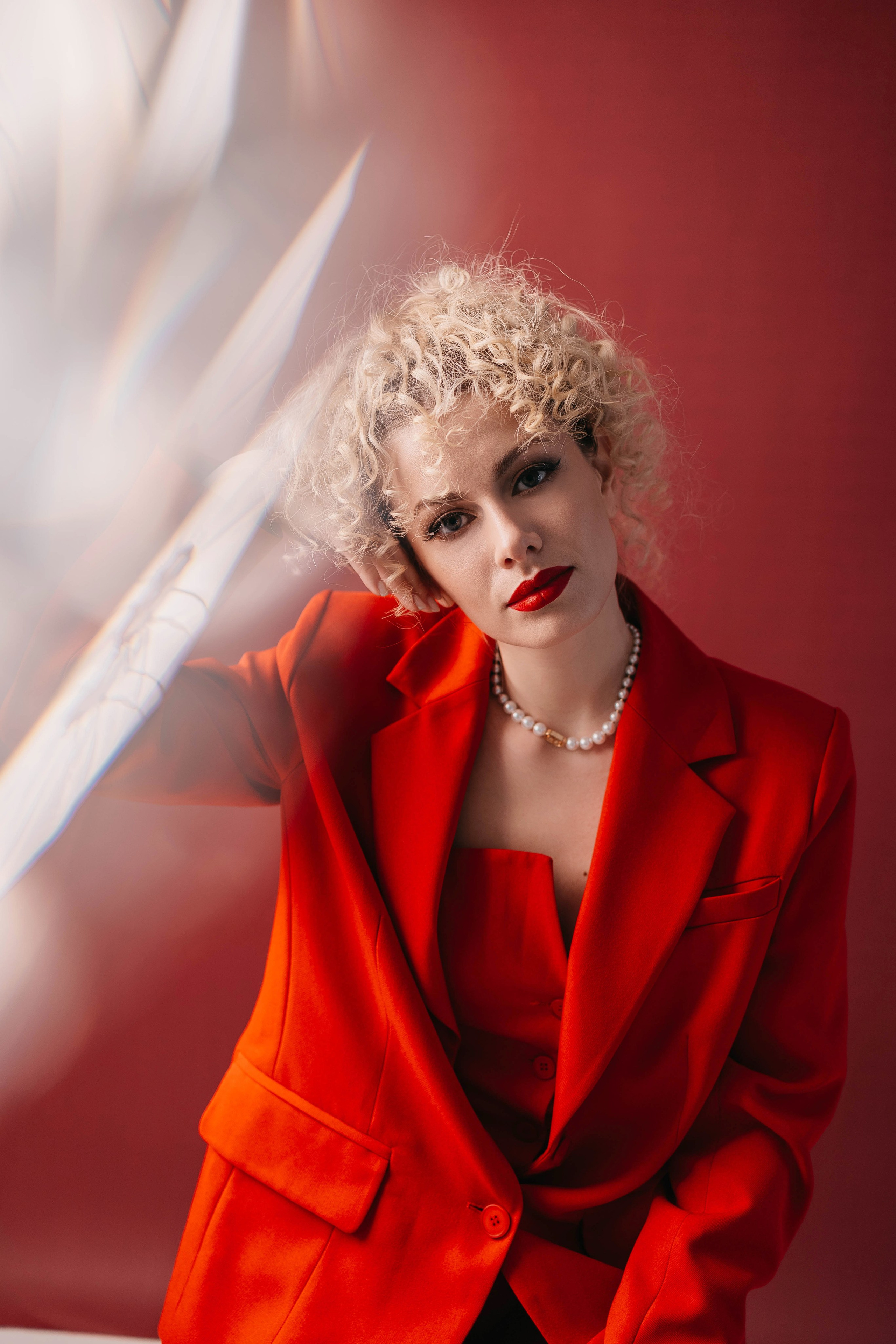 Ира в красном. Фотостудия Cute_photostudio в Твери. Фотограф в Твери Лагодная Яна