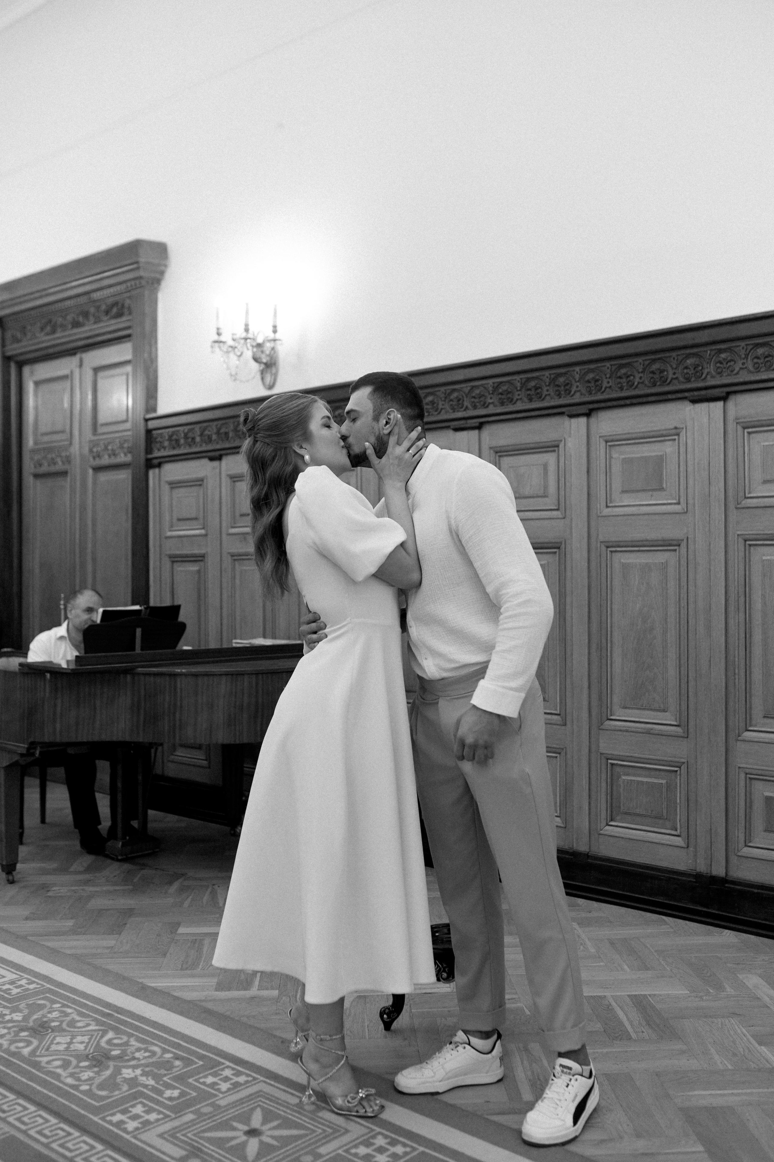 Свадебная Фотосессия в Грибоедовском загсе. Сестры Карабаза. Фотографы и ретушеры в Москве и Санкт-Петербурге