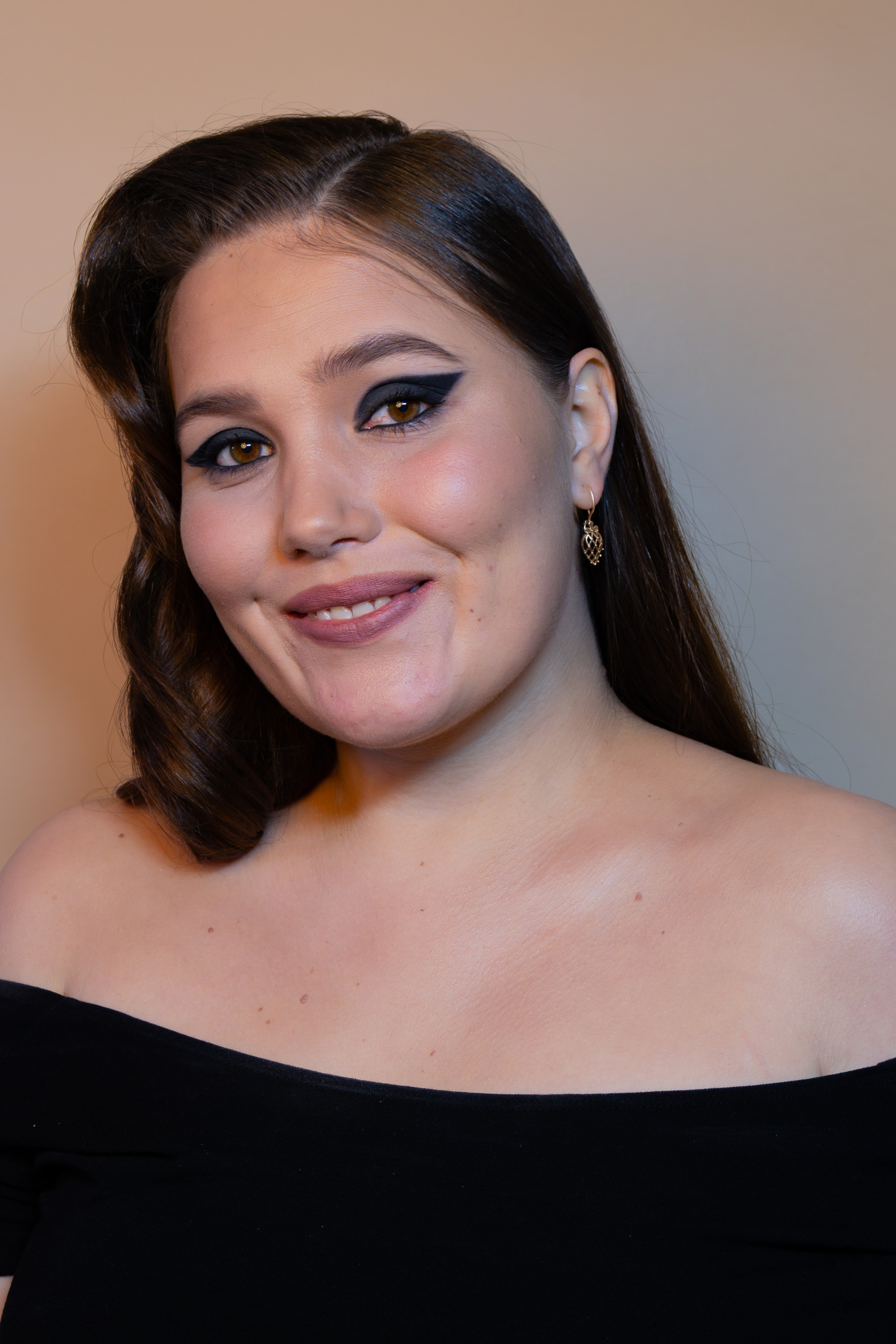 Портретные. Я работаю в разных жанрах фотографии — от портретов до свадебной и семейной съёмки — в городе Междуреченске. Виктория Куреннова