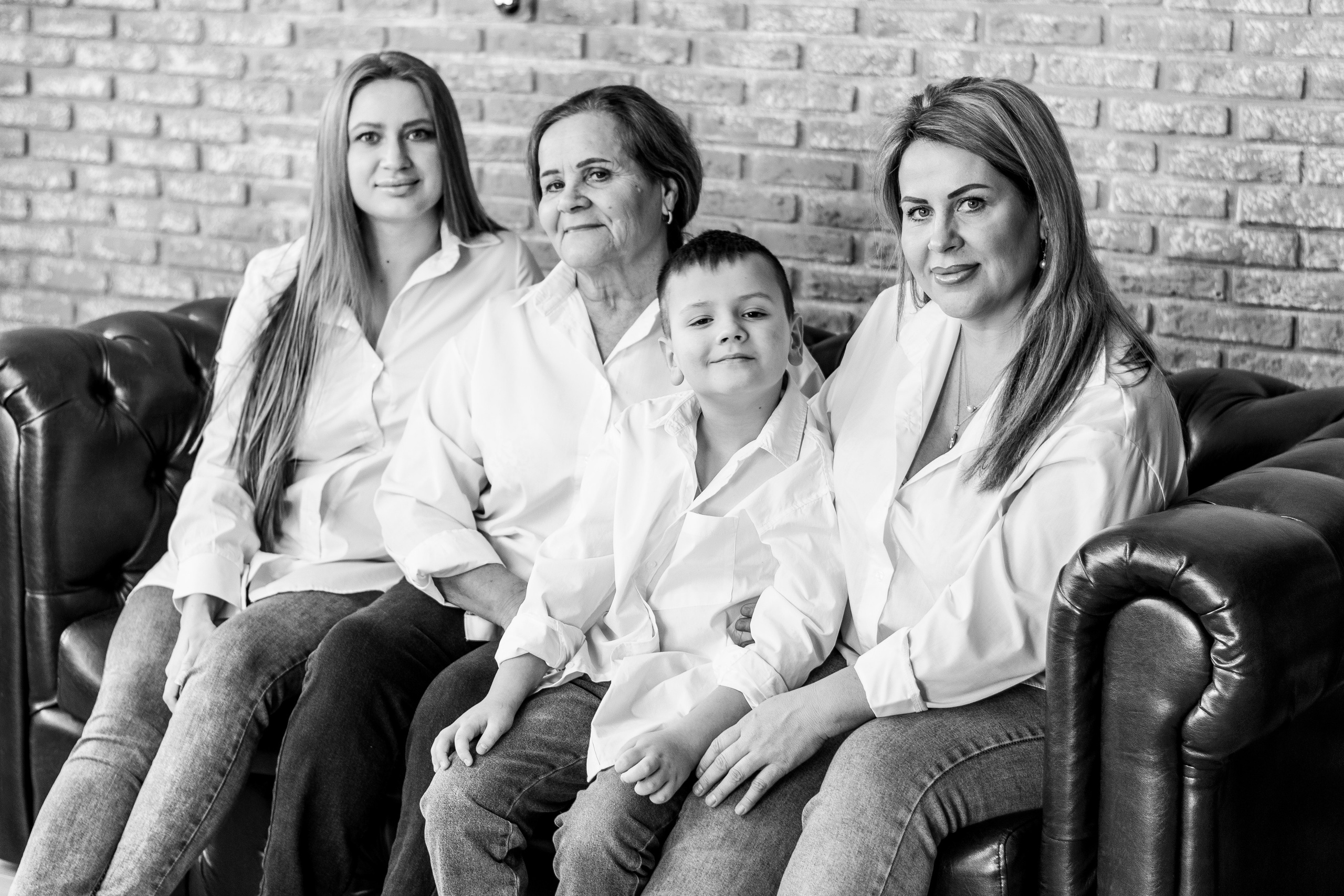 Оксана с семьей. Студийная съемка. Екатерина Бикбаева фотограф, видеограф, медиа-продюсер