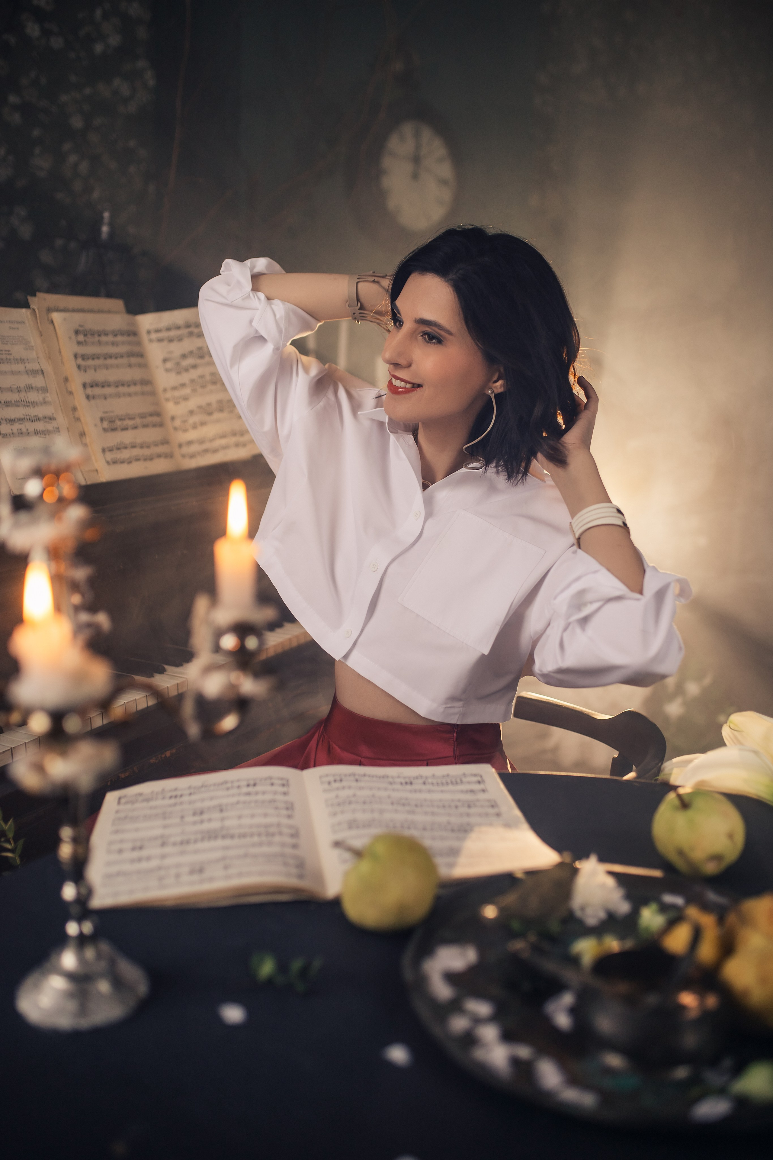 Ольга в комнате с роялем. Фотограф в Москве Наталья Спиридонова