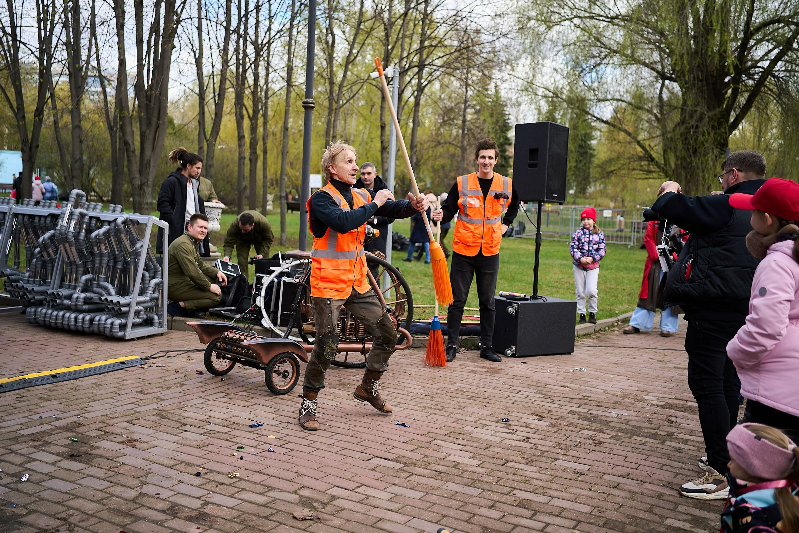 Субботник у Управления делами Мэра и Правительства Москвы. Фотограф и Видеограф в Москве. Олег Корушев