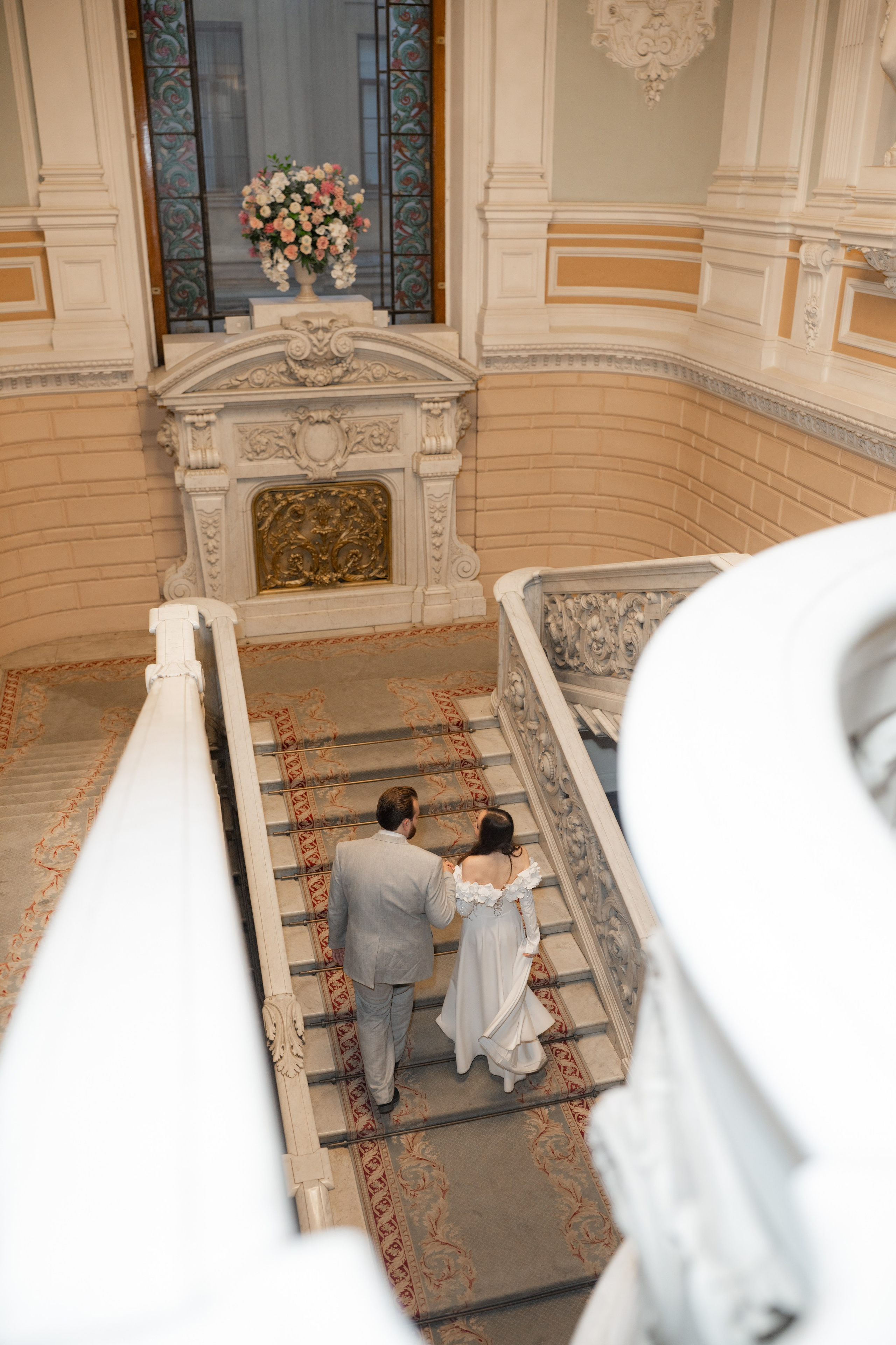 Свадебная фотосессия в Эрмитаже. Свадебный фотограф Александр Невский в Санкт-Петербурге