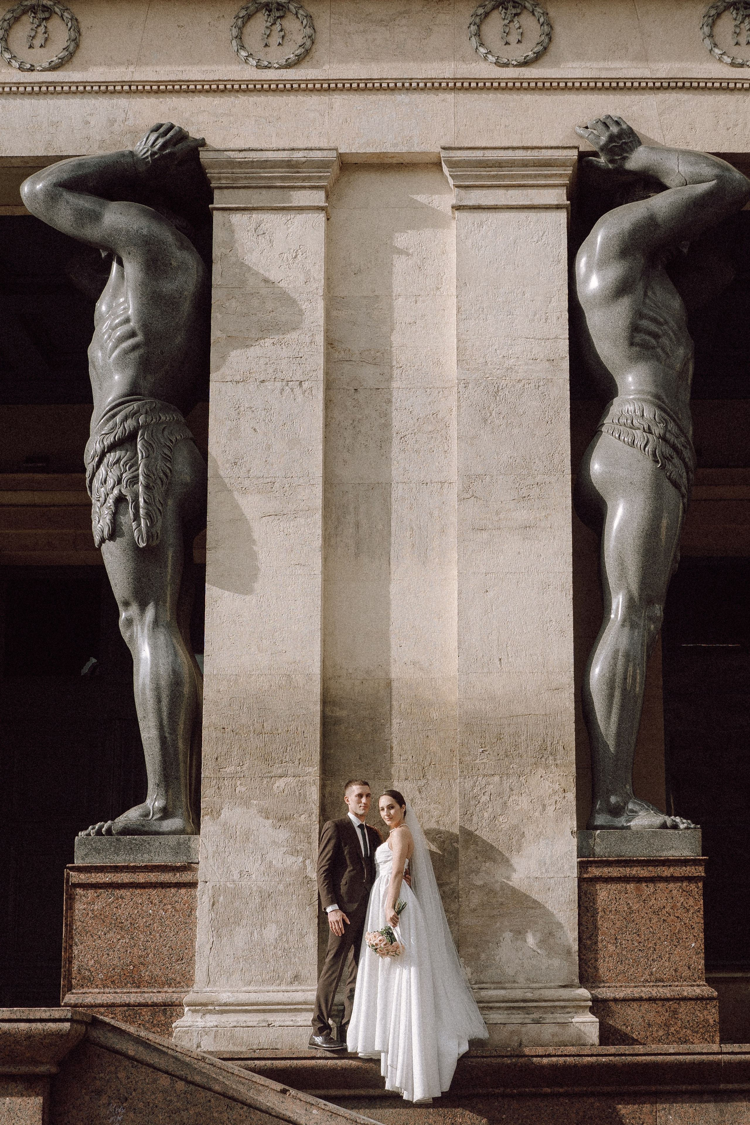 СВАДЕБНАЯ ПРОГУЛКА В САНТК-ПЕТЕРБУРГЕ (ИСАКИЕВСКИЙ СОБОР, ЗИМНЯЯ КАНАВКА, ЭРМИТАЖ И БОЛЬШАЯ МОРСКАЯ УЛИЦА). Профессиональный фотограф, Санкт-Петербург — Виктория Богомолова