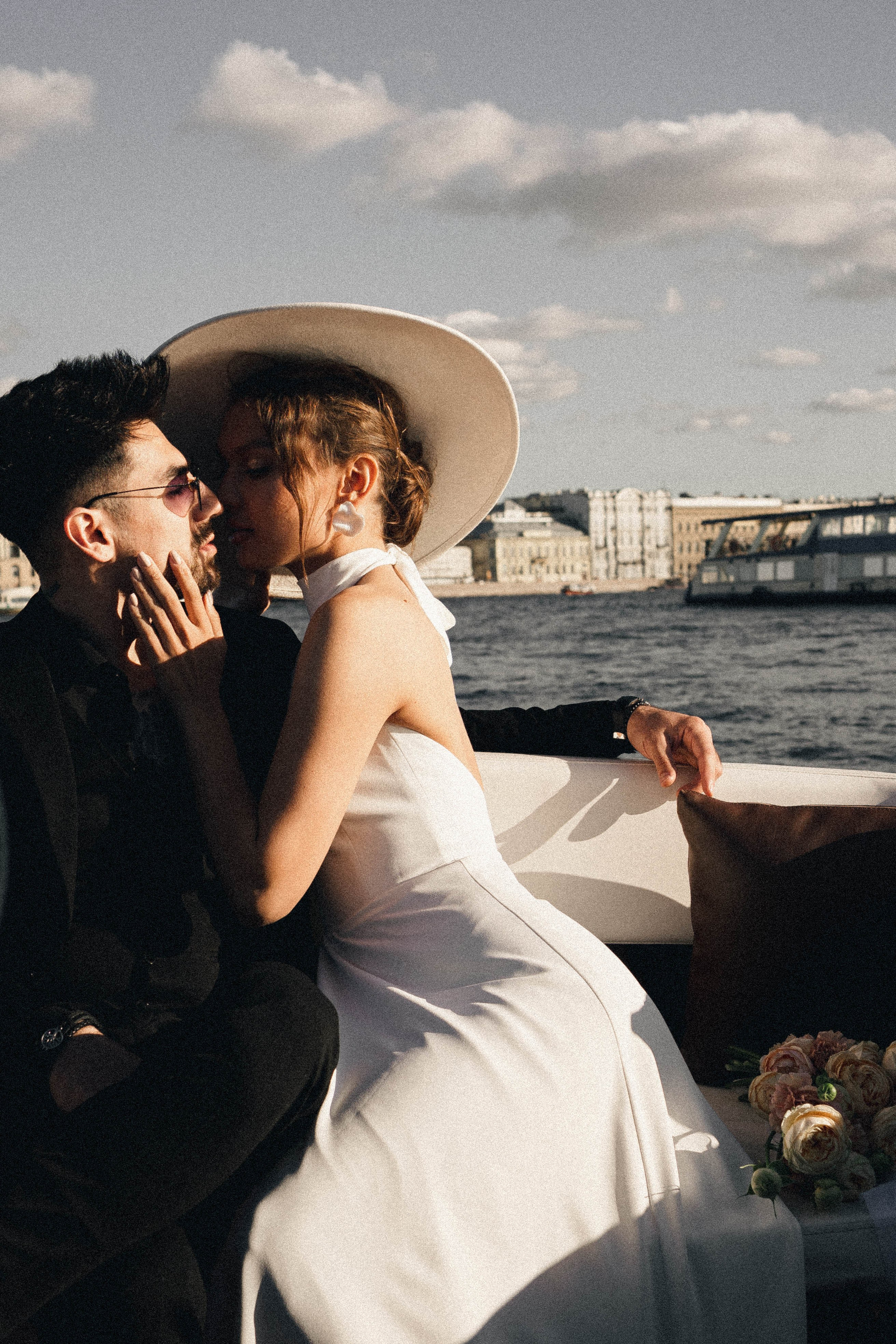 СВАДЕНБНАЯ СЬЕМКА НА КАТЕРЕ ПО КАНАЛАМ САНКТ-ПЕТЕРБУРГА И В АКВАТОРИИ НЕВЫ. Профессиональный фотограф, Санкт-Петербург — Виктория Богомолова