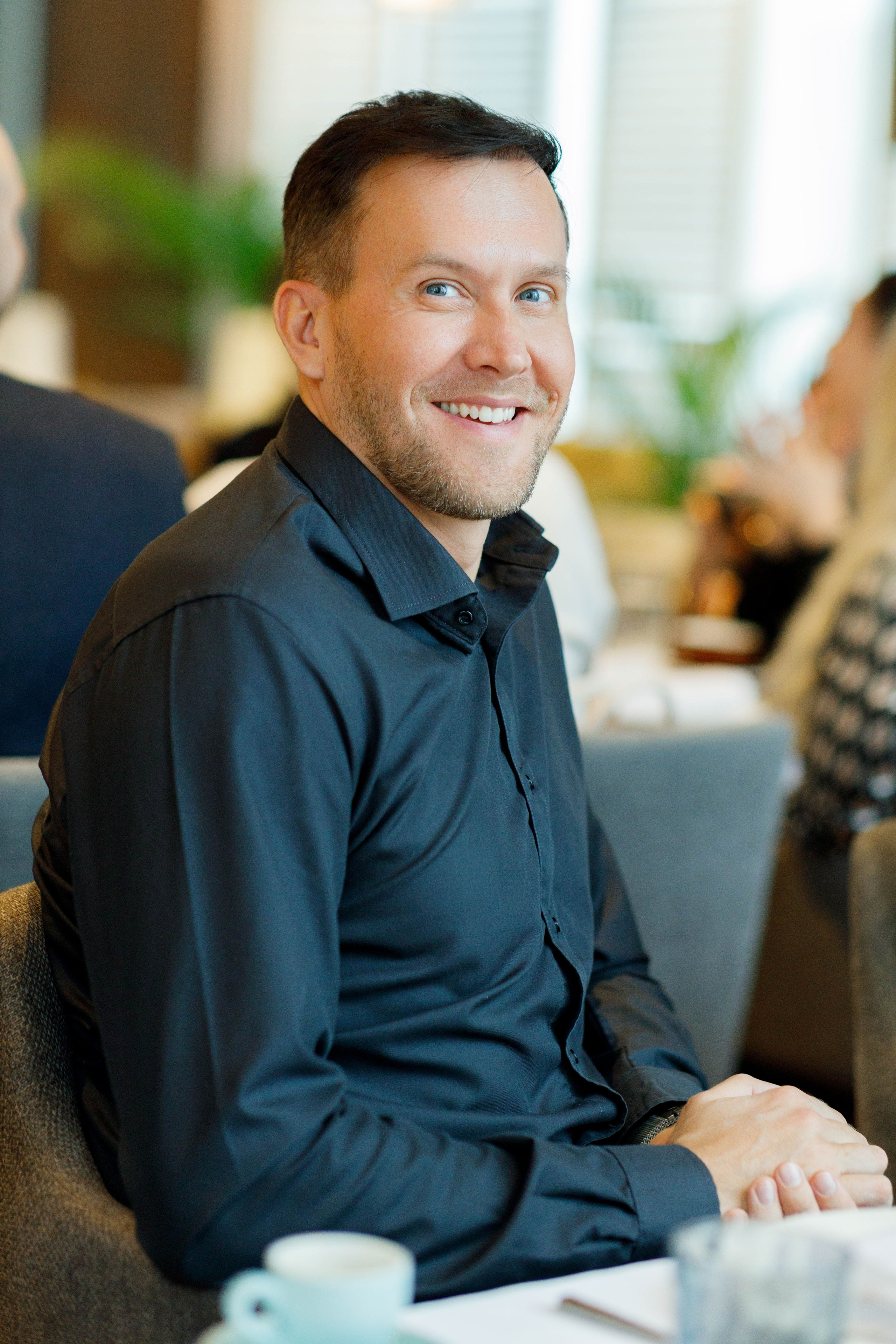 Международный опыт инвестиций РФ и ОАЭ. Бизнес-завтрак в «Магадане». Репортажный фотограф в Новосибирске Алена Помазунова