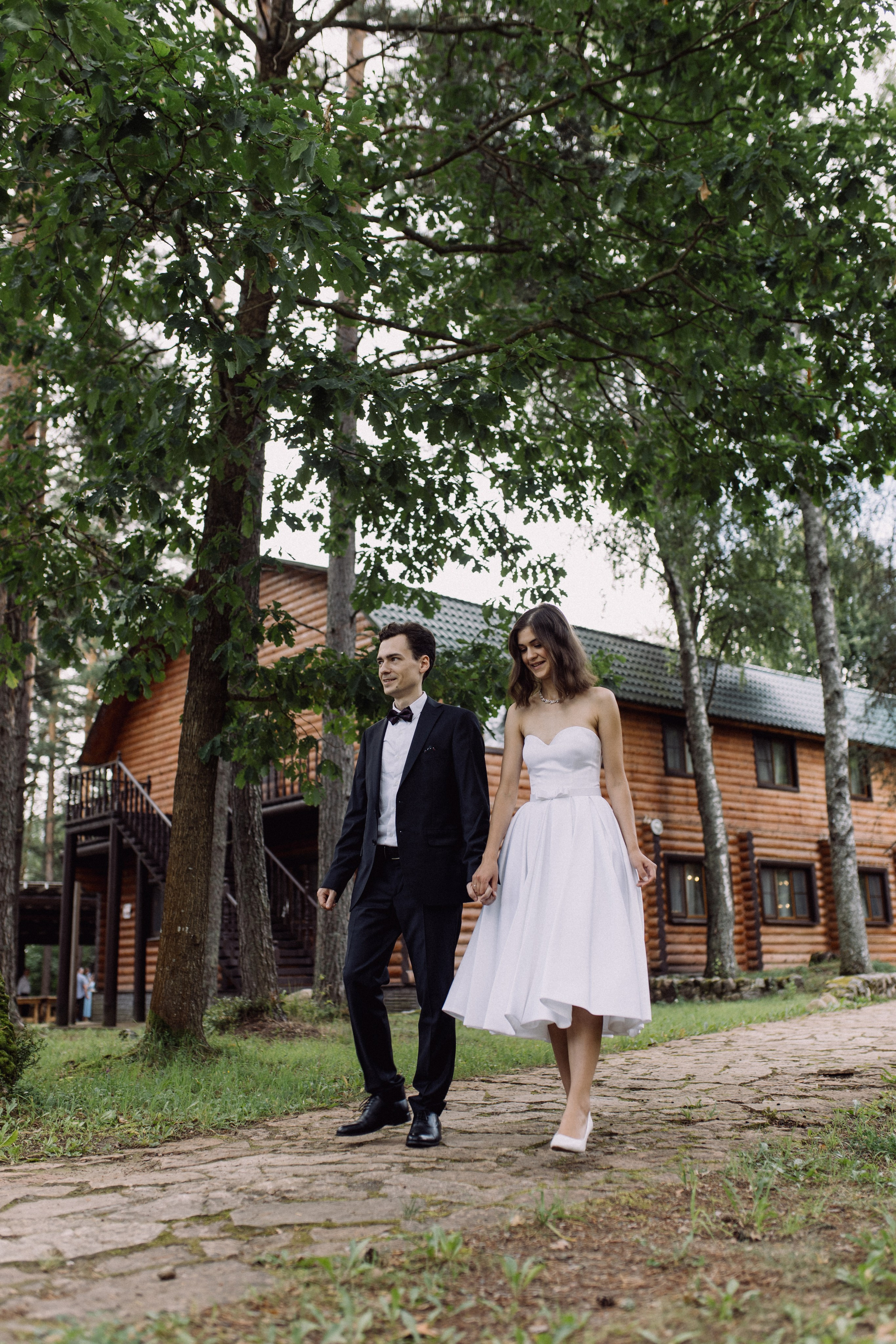 Прогулки во время свадебного банкета. Happiness is in the moments