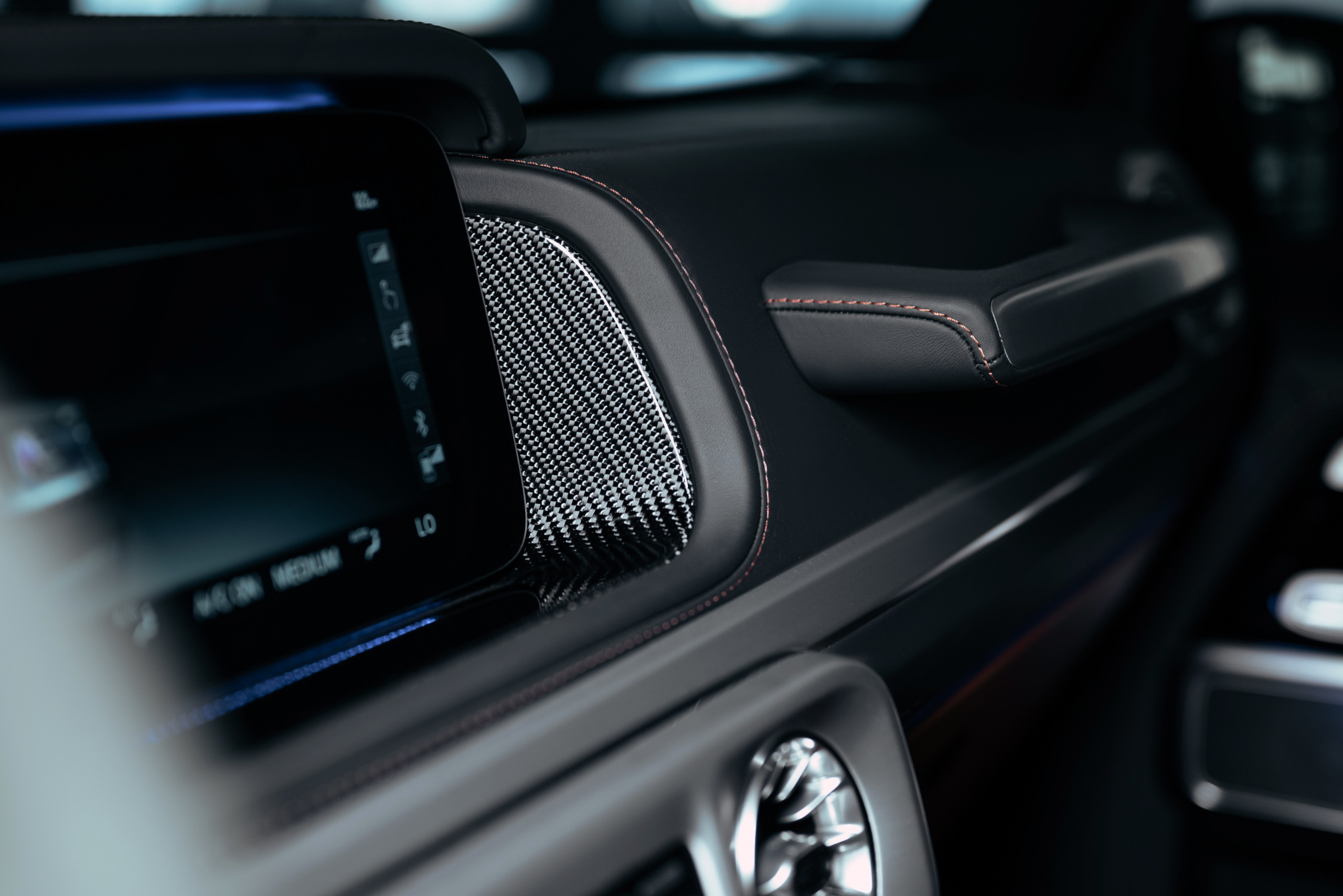 Mercedes G63 Gold. DeLorein