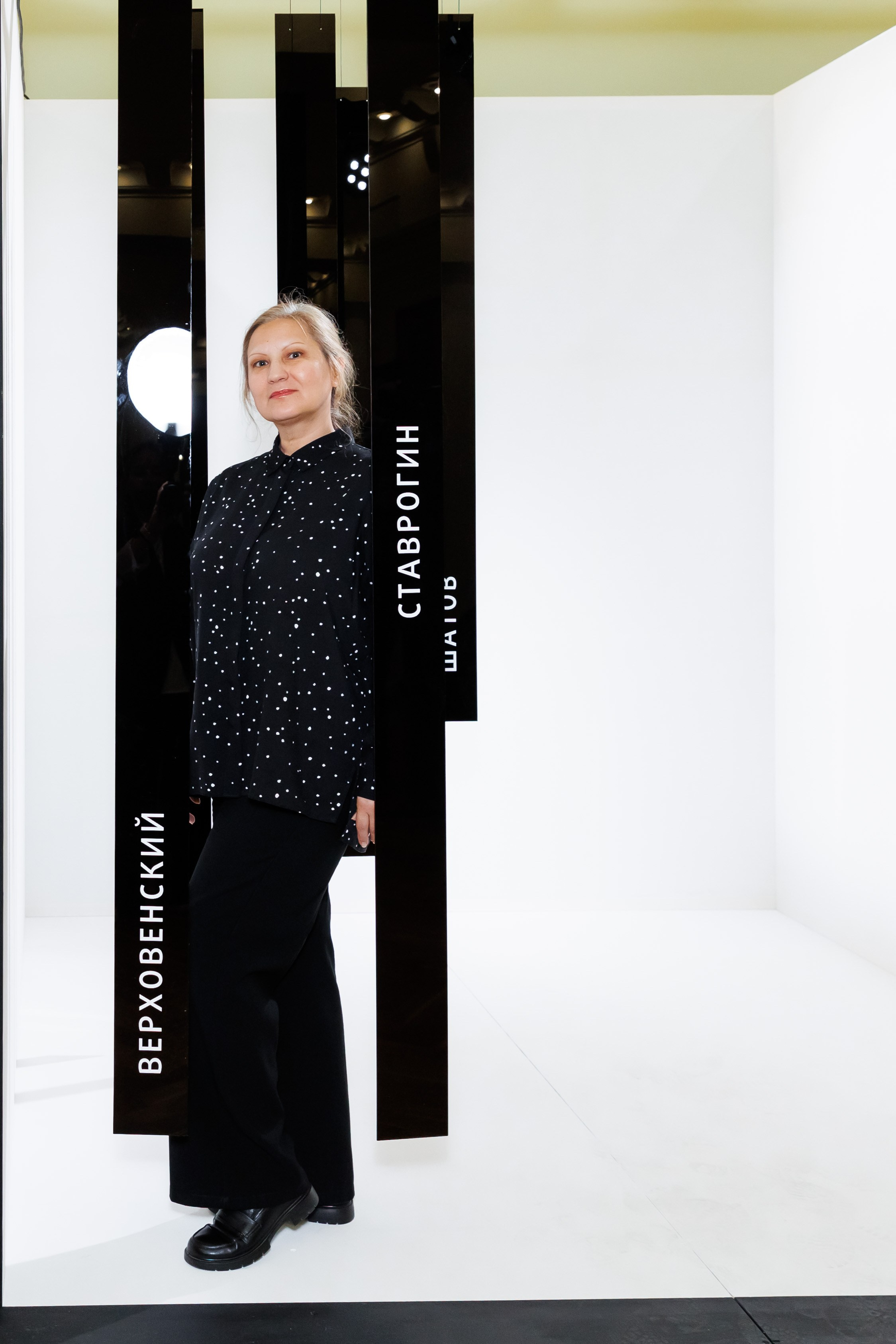 Красный факел — фотозона перед премьерой спектакля. Фотограф Новосибирск — Наталья Гресь