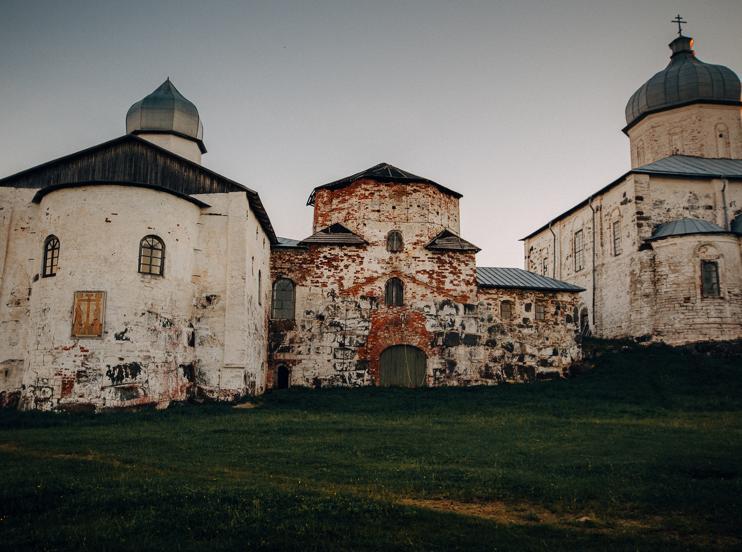 Онежской Крестный каменный монастырь на Кий острове. 