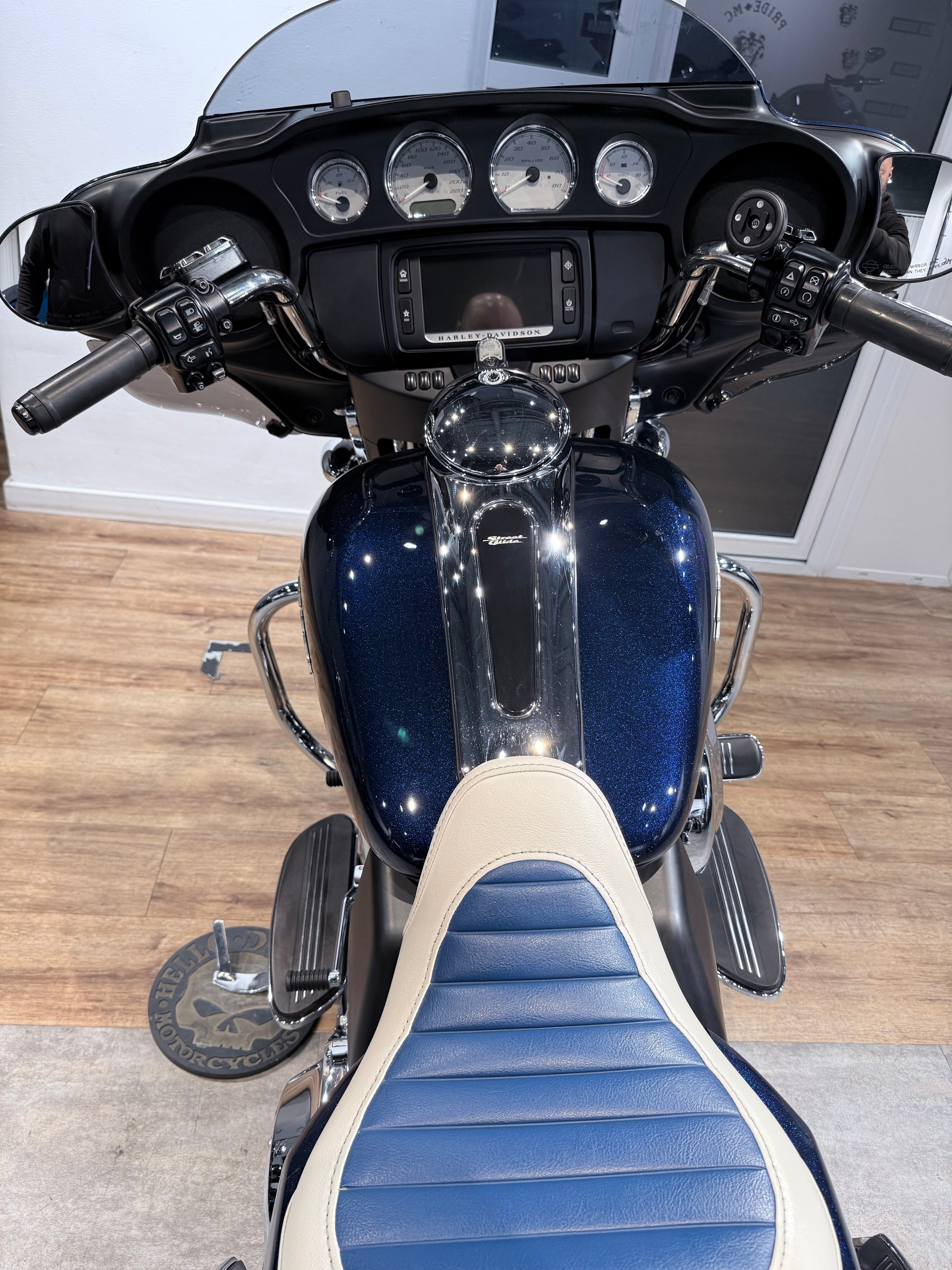 2014 Street Glide 103 ABS. Hello Davidson, Москва. Только хорошие мотоциклы…