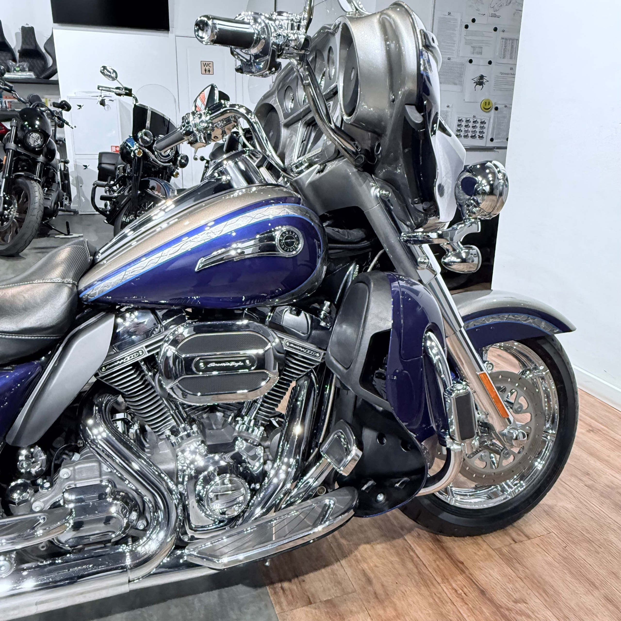 Мотоциклы Harley-Davidson 2016 CVO Limited 110 АВS Раlladium (Touring) — купить мотоцикл. Hello Davidson, Москва. Только хорошие мотоциклы…