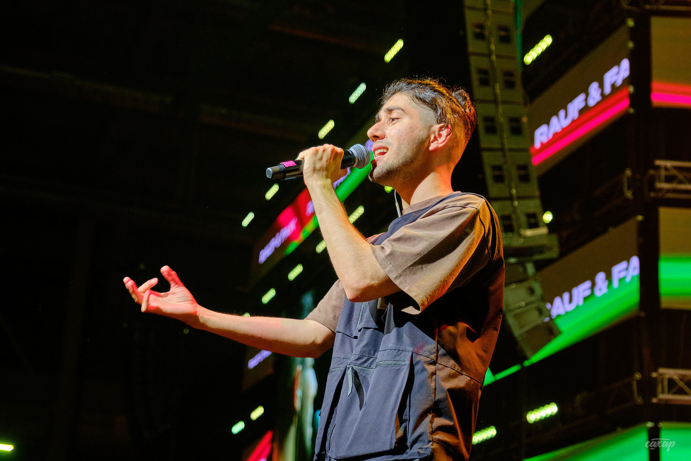 Фоторепортаж с Summer Fest 2022 в Екатеринбурге На фотографиях вы увидите выступления:Hammali & Navai, Дима Билан, Ольга Бузова, Niletto, Иванушки International, Лёша Свик, Gayazov$ Brother$, Люся Чеботина, Galibri & Mavik, Звонкий, Rasa, Filatov & Karas, Ramil, Джаро и Ханза, Alex Rus, Rauf& Faik, Иракли, Максим Завидия