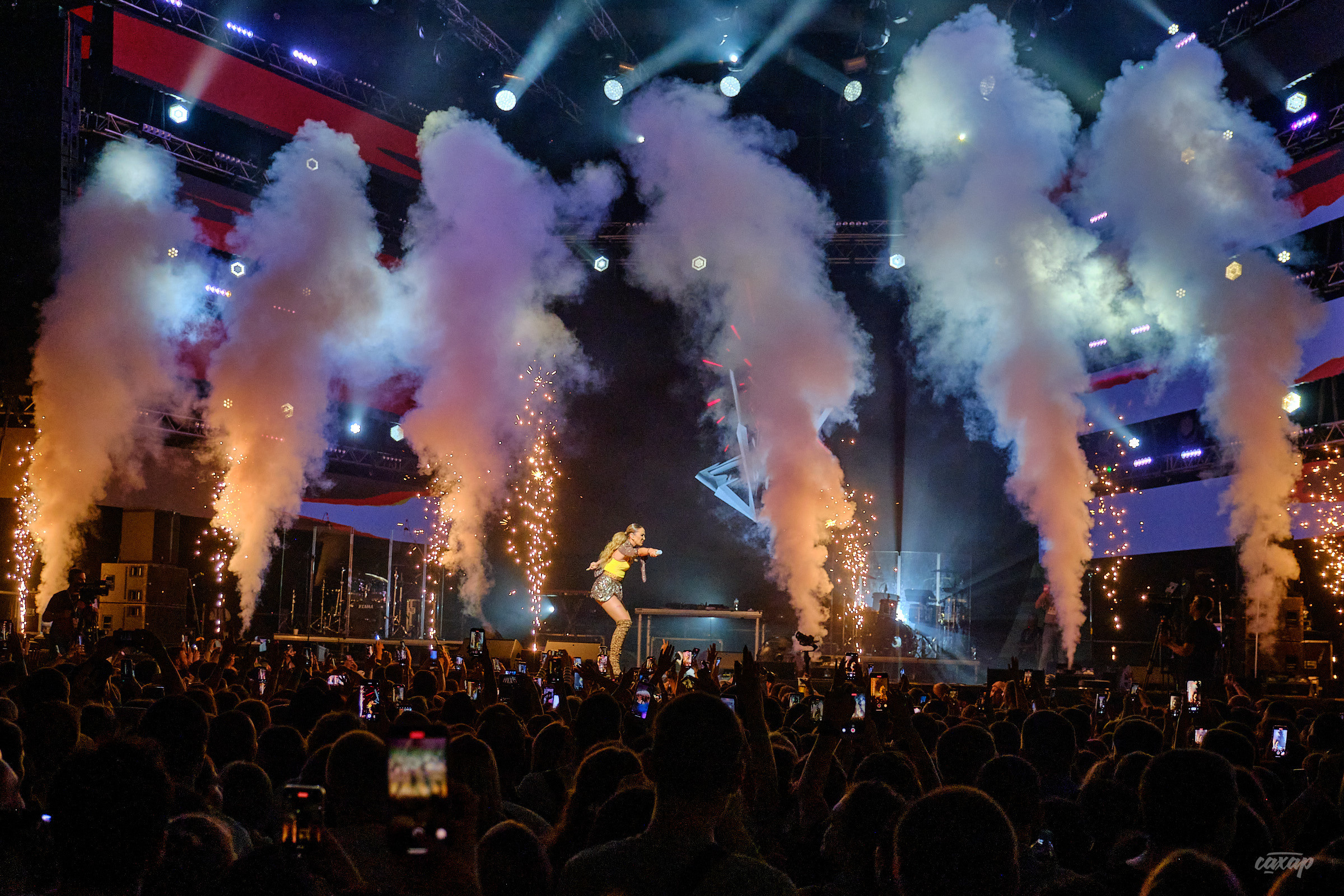 Ольга Бузова, фотографии с концерта. Концертный Фотограф Юра Сахар