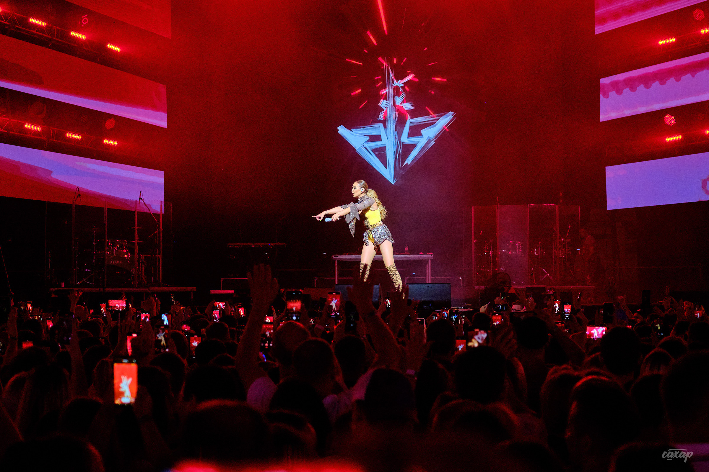 Ольга Бузова, фотографии с концерта. Концертный Фотограф Юра Сахар