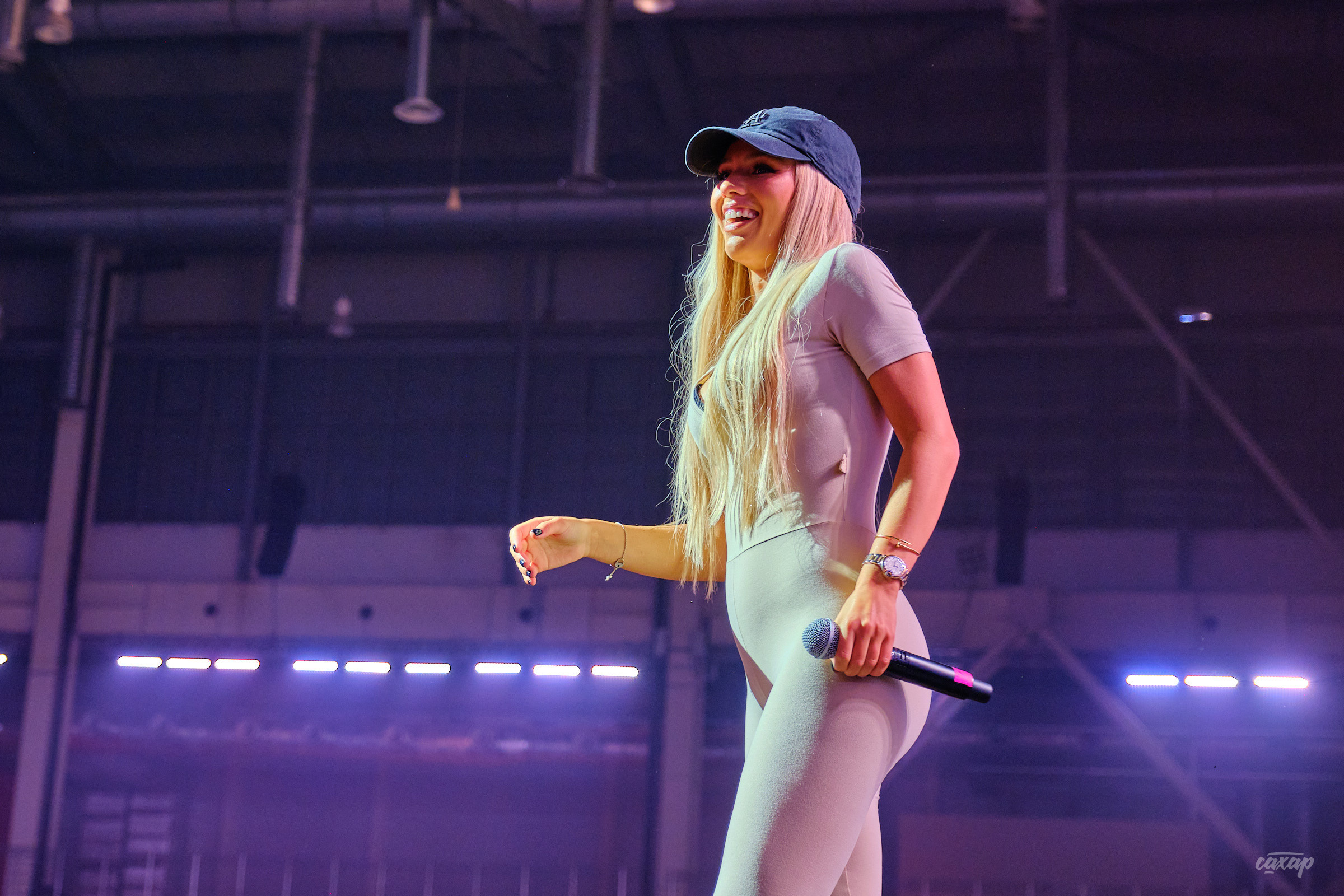 Люся Чеботина фотографии с концерта. Концертный Фотограф Юра Сахар