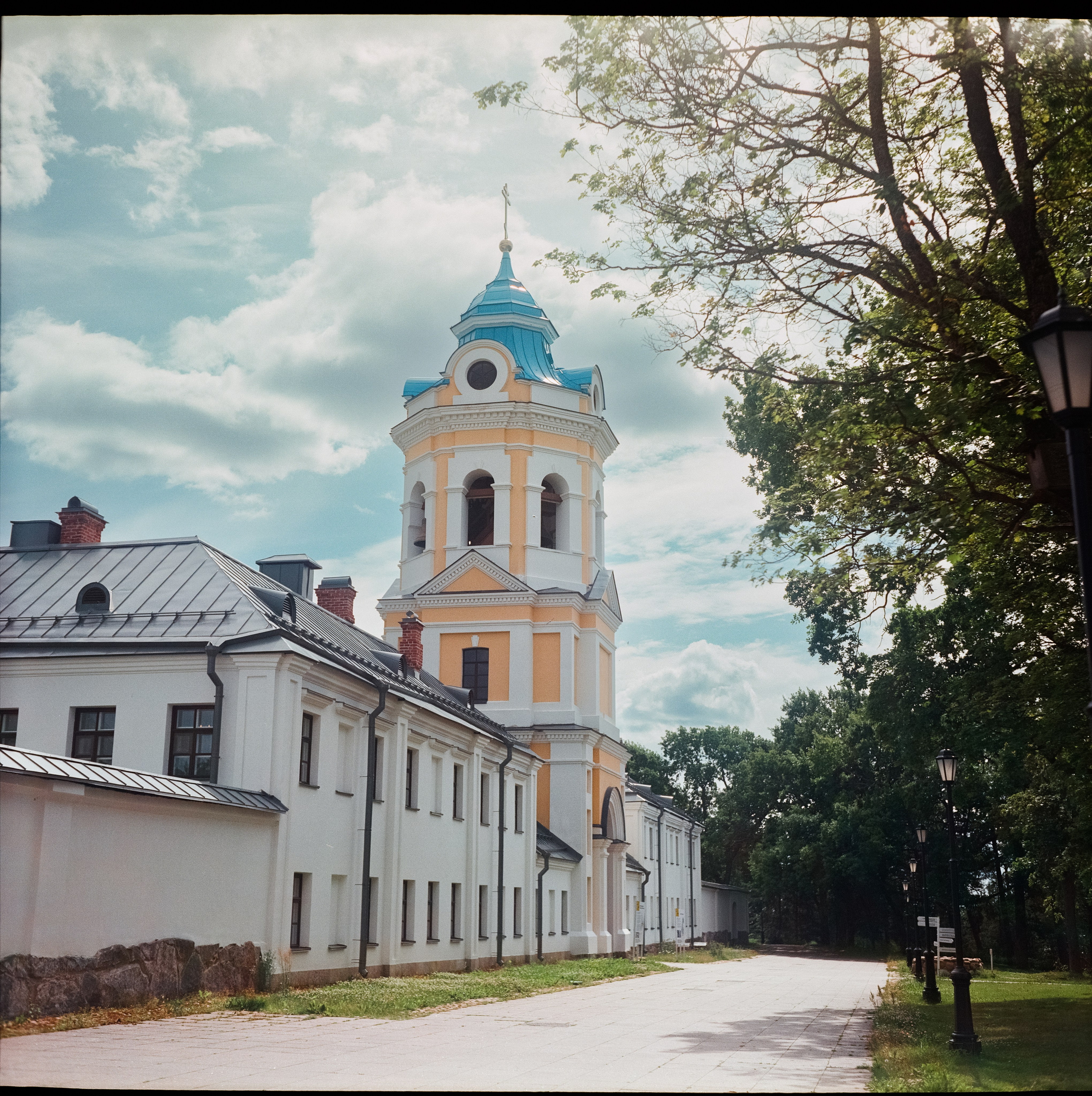 Коневский монастырь, остров Коневец / Super Fujica-6 / Fujifilm NPL 16