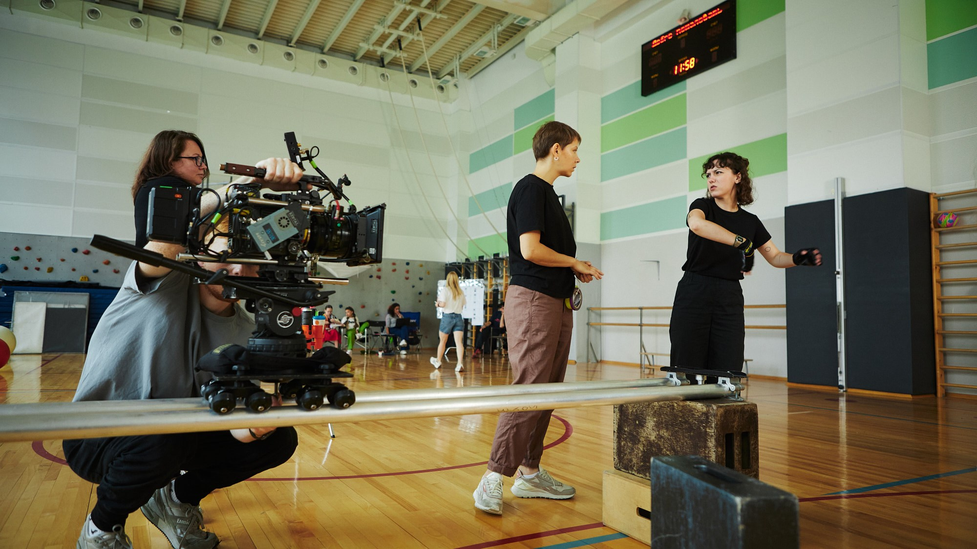 Бэкстейдж сериала «Школота» — репортажная фотосъёмка съёмочного процесса. Репортажный фотограф в Москве — Дмитрий Тарасов | Съёмка мероприятий, концертов, корпоративов