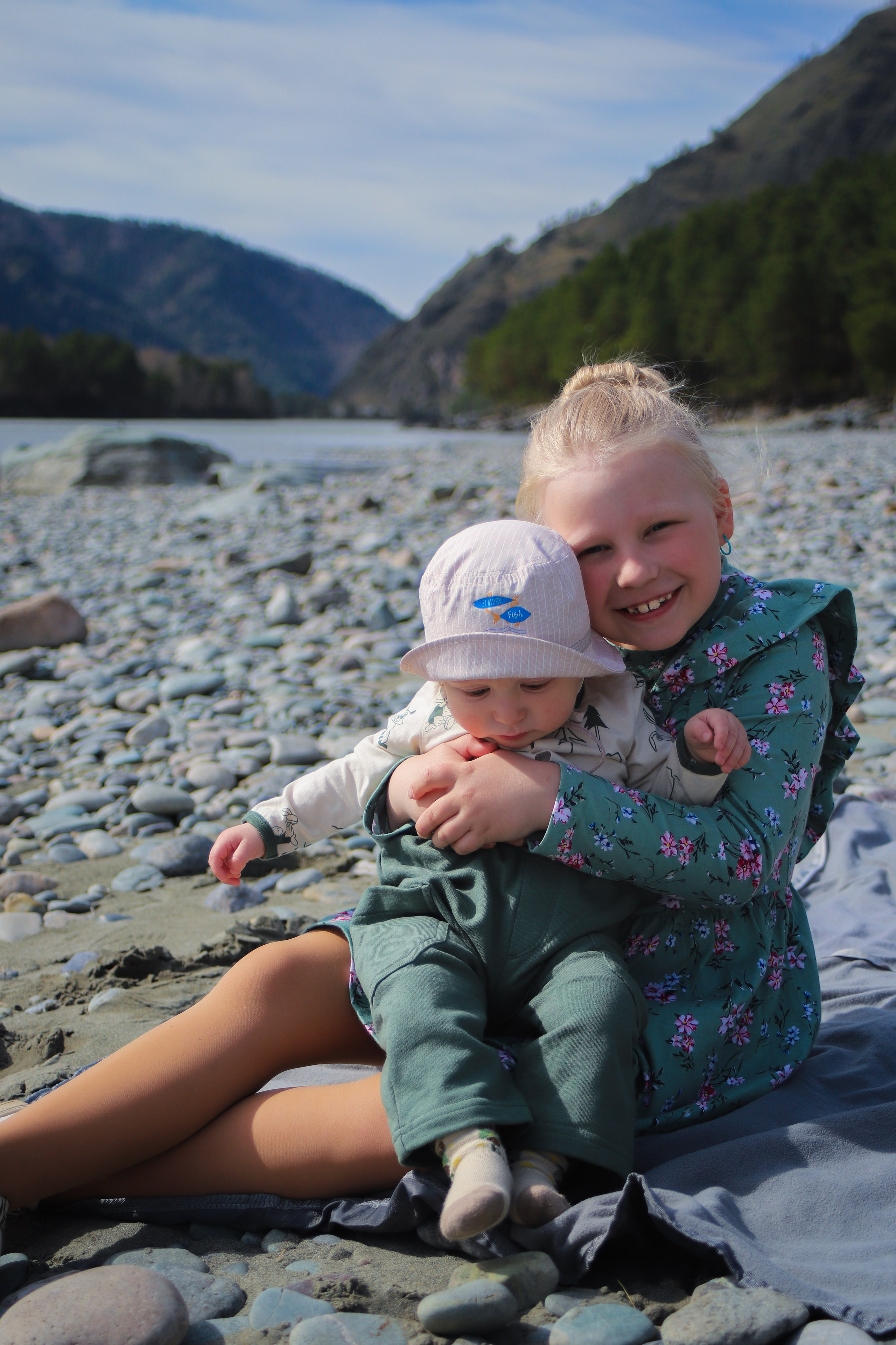 Анна & семья. Фотограф Нина Брандт в Горном Алтае