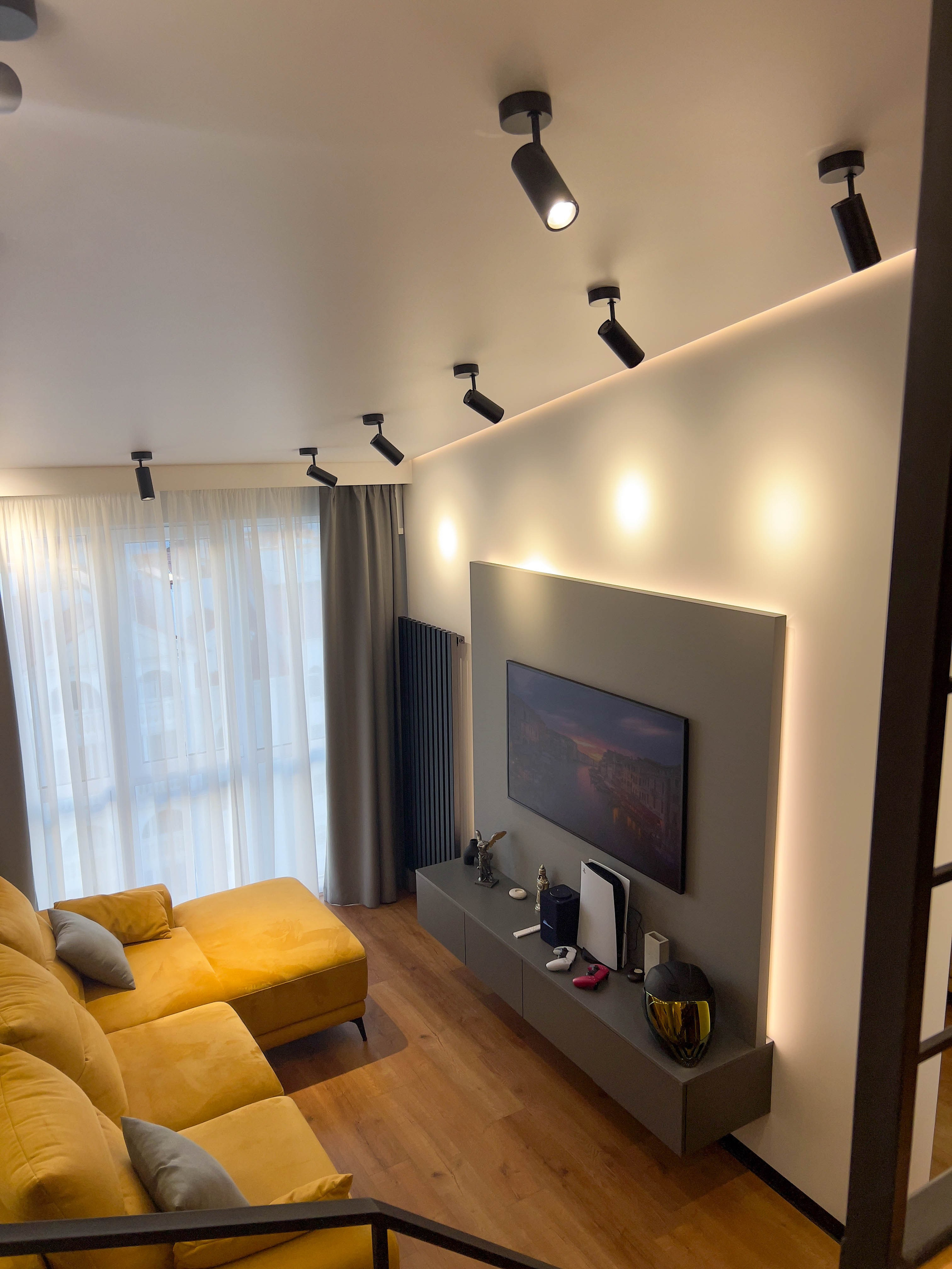 The apartment is on two levels. Fotograf Dmitrii Donets