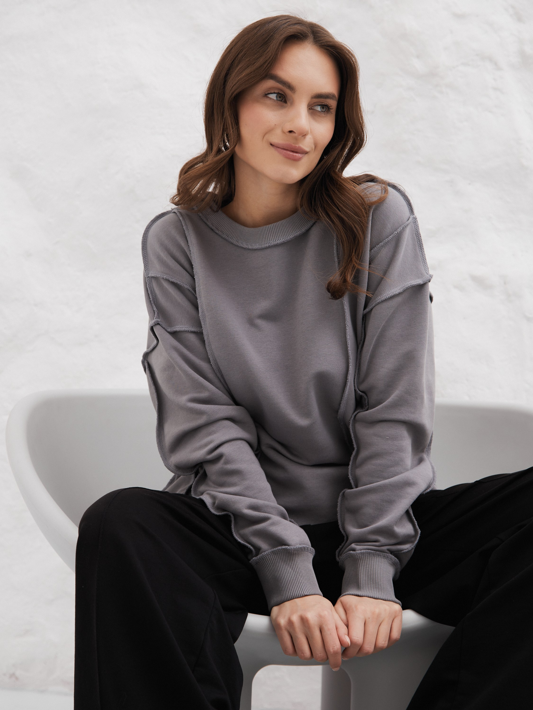 Фотосъемка свитшотов Екатеринбург Wildberries ВБ Ozon Озон мужские женские свитшоты фотосессия одежды Екб заказать цена фотосъемка товара WB. Фотограф Екатеринбург Анастасия Жерновская | Маркетплейсы и нейрофото