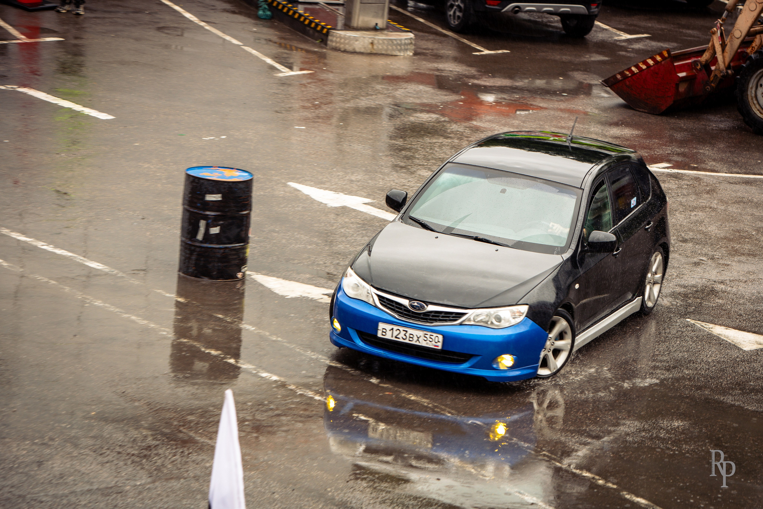 SHOWDOWN. Rusty Photographer