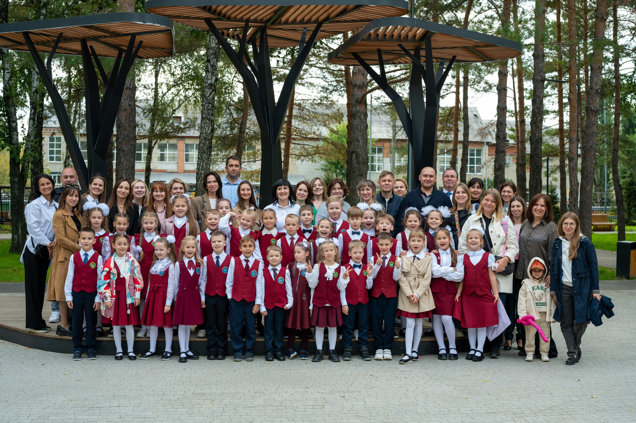 1 сентября 16 гимназия 2 класс (линейка + в классе+ на улице). Фотограф новорожденных, семейный детский в Тюмени Татьяна Морозова