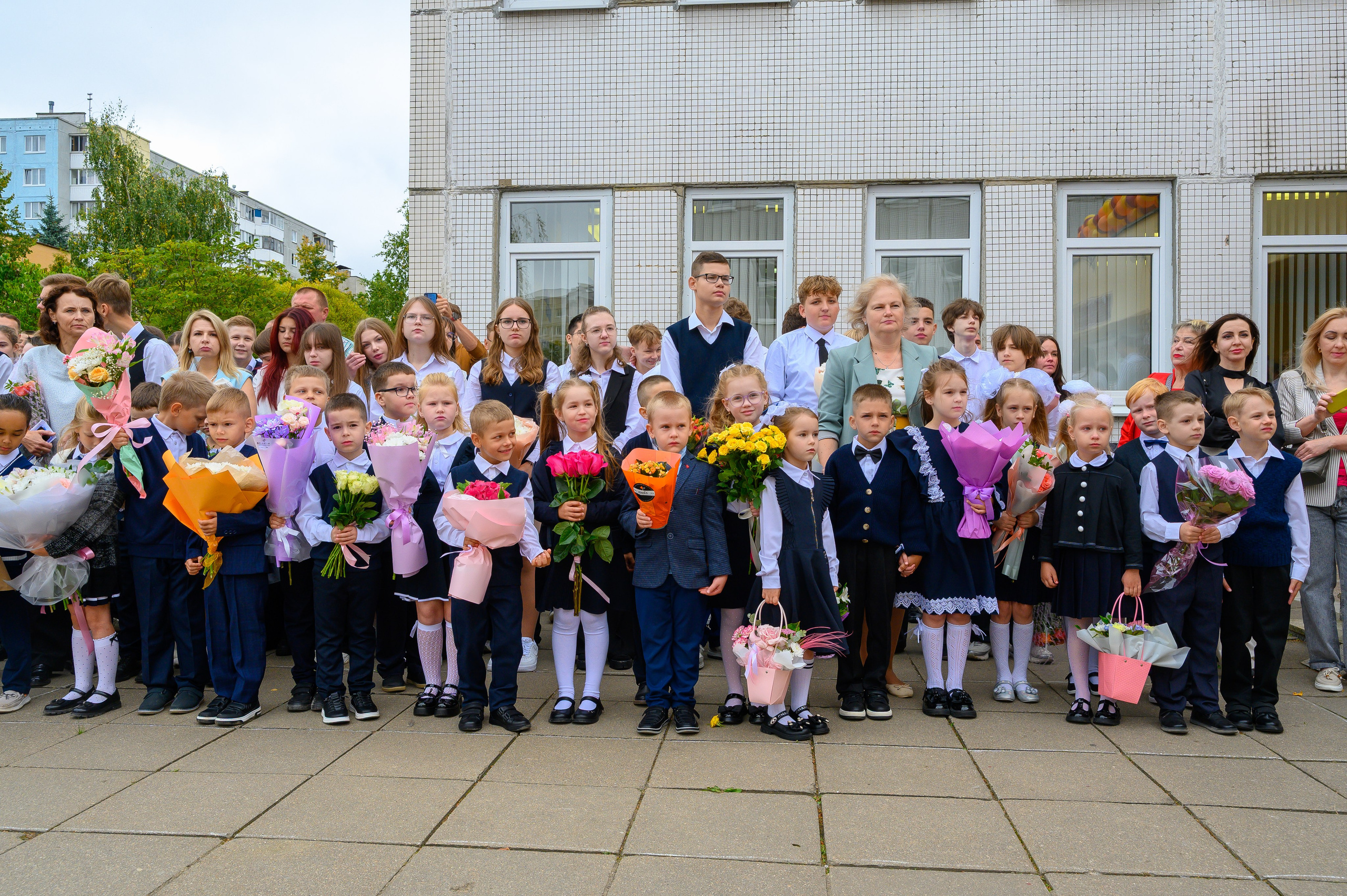 Вот звучит первый звонок, перед этим долгое приготовление к новому этапу в жизни, Яромир идет в школу. Фотоуслуги, услуги фотографа, фотографирование важных событий