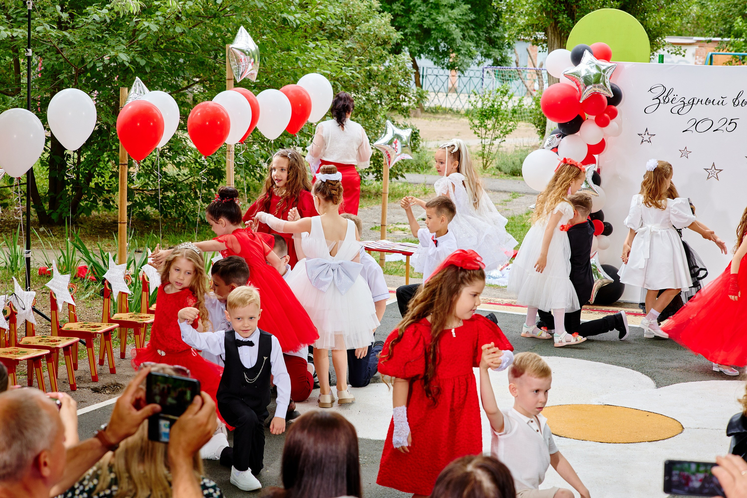 Выпускной 45 сад. Фотограф Выпускные альбомы Таганрог Сергей Коробченко